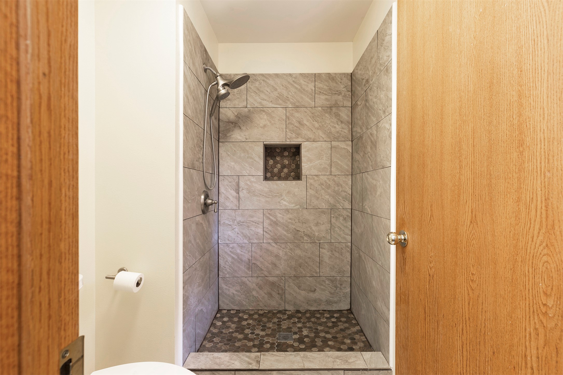 802 Normans Lane Property Photo 29