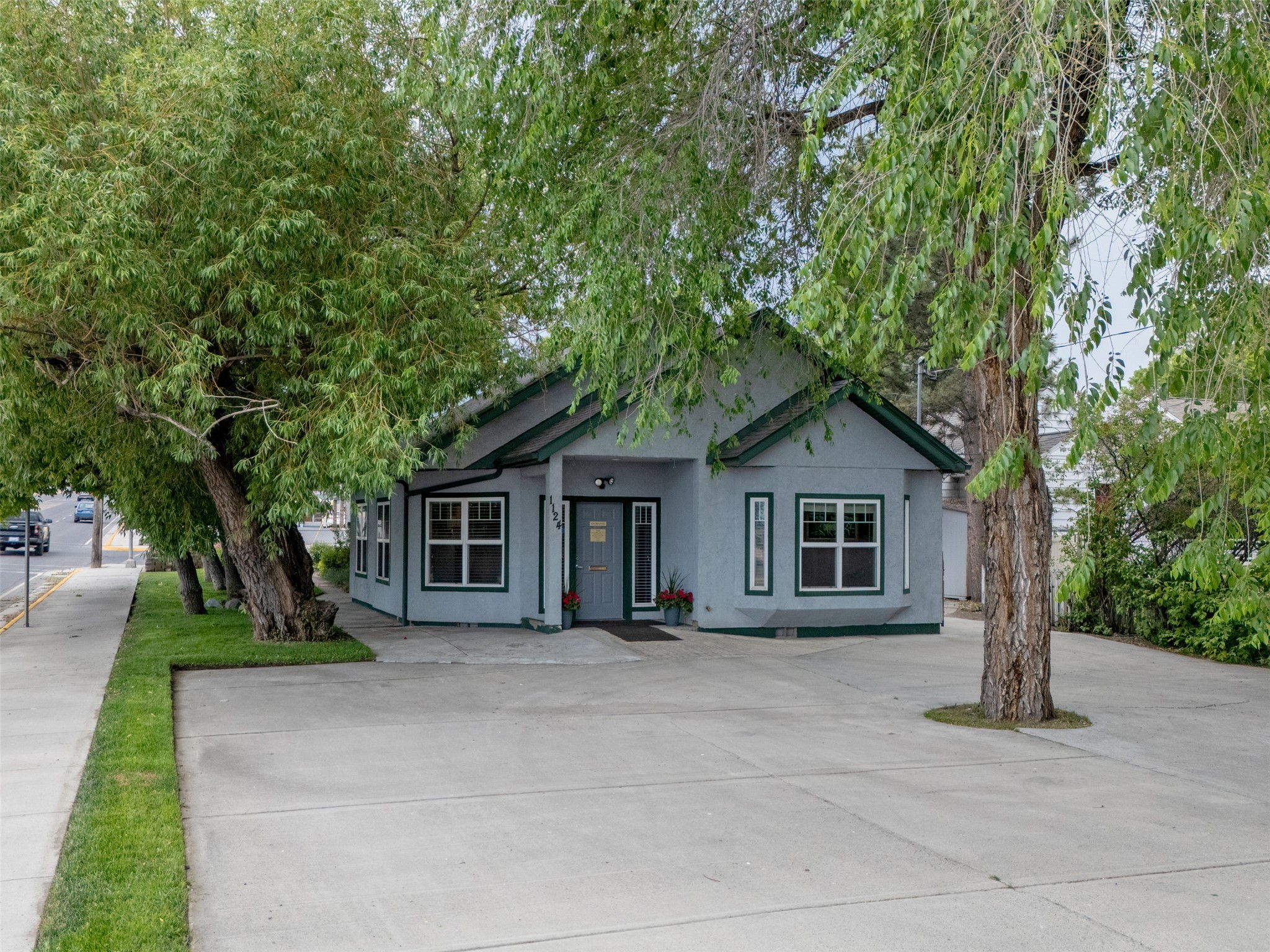 1124 Billings Avenue Property Photo