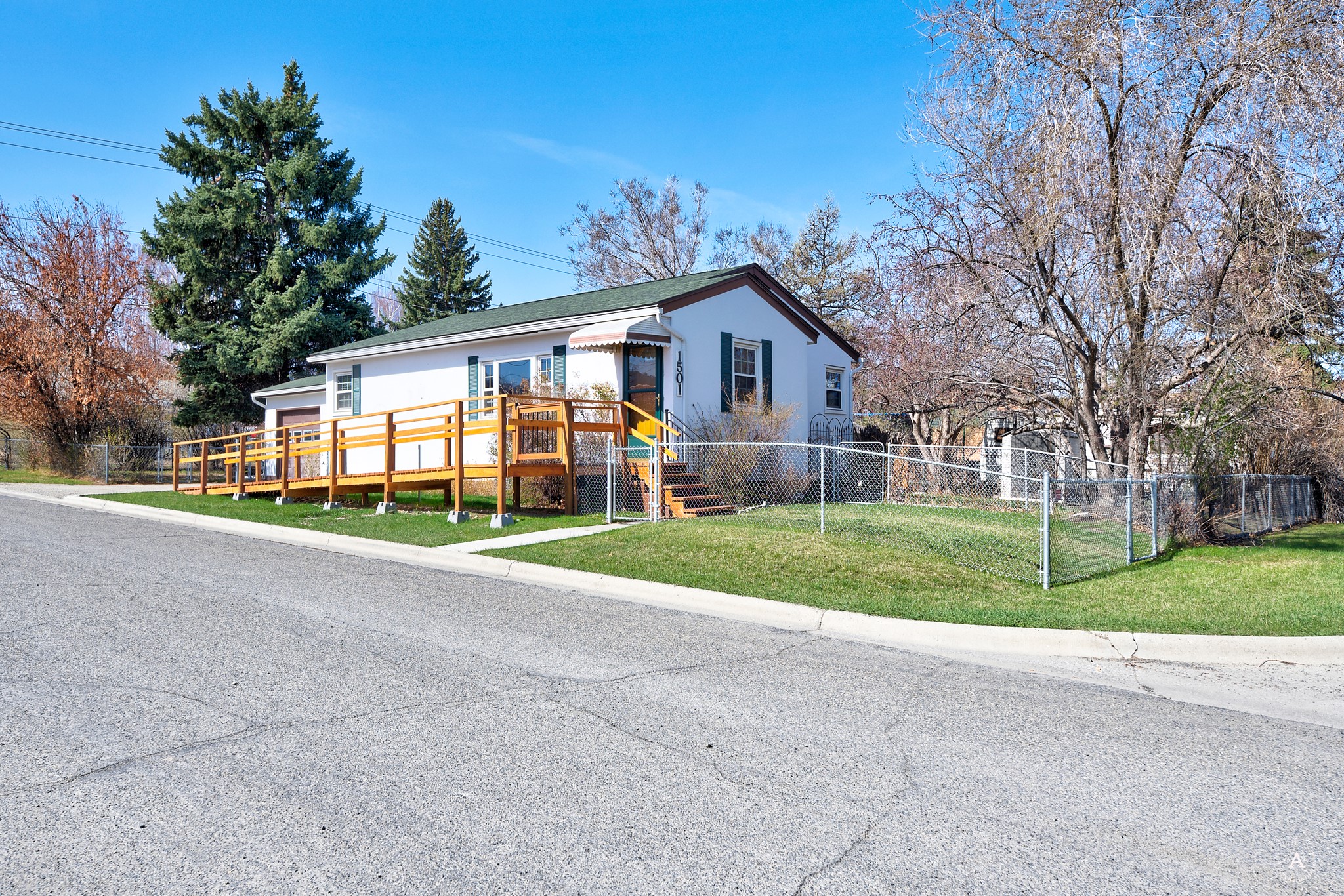 1501 Peosta Avenue Property Photo 1