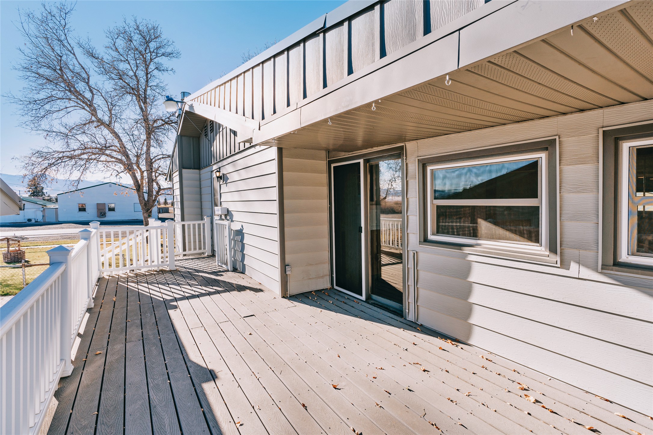 509 1st Street E Property Photo 22