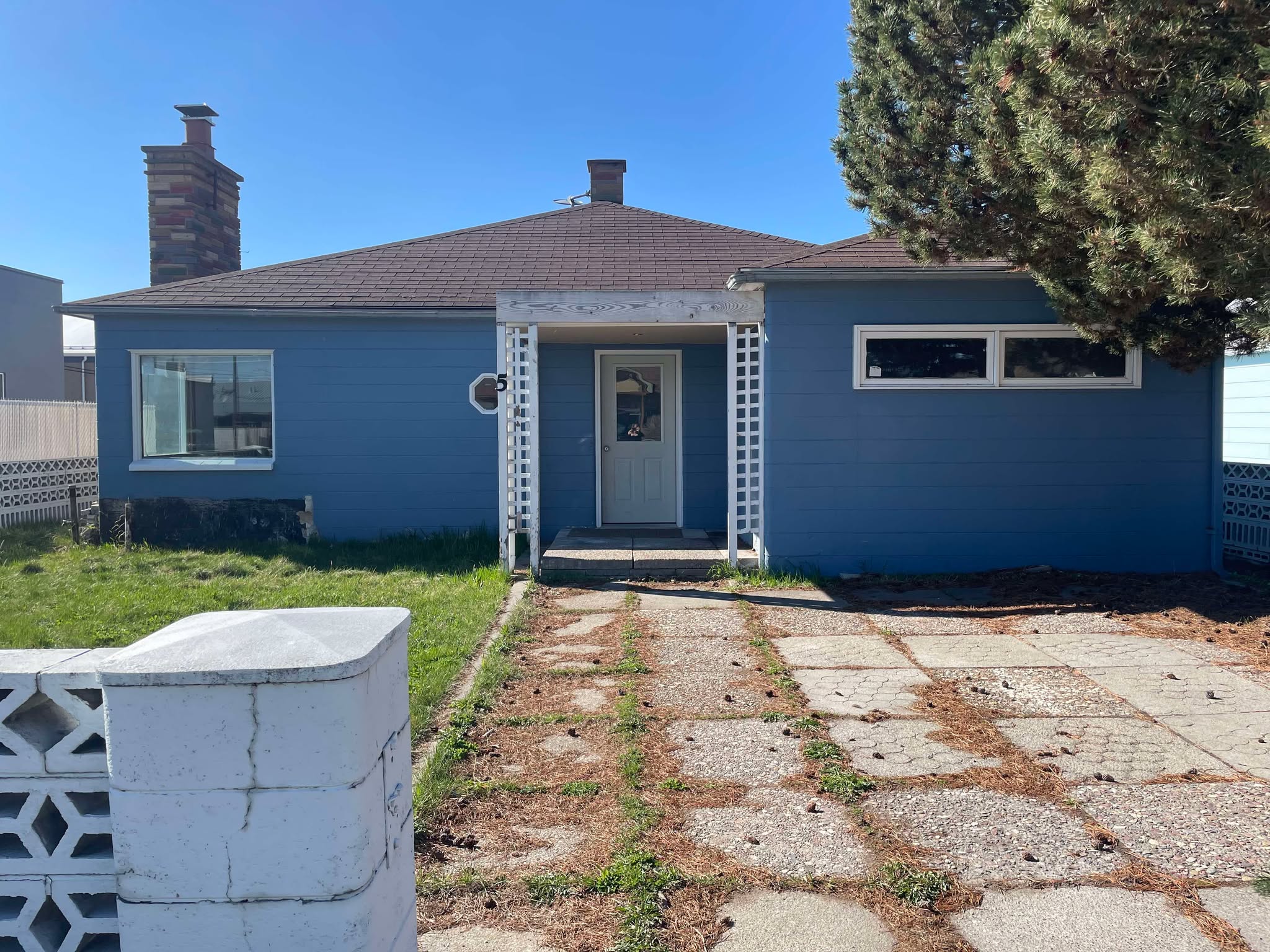 5 7th Avenue W Property Photo