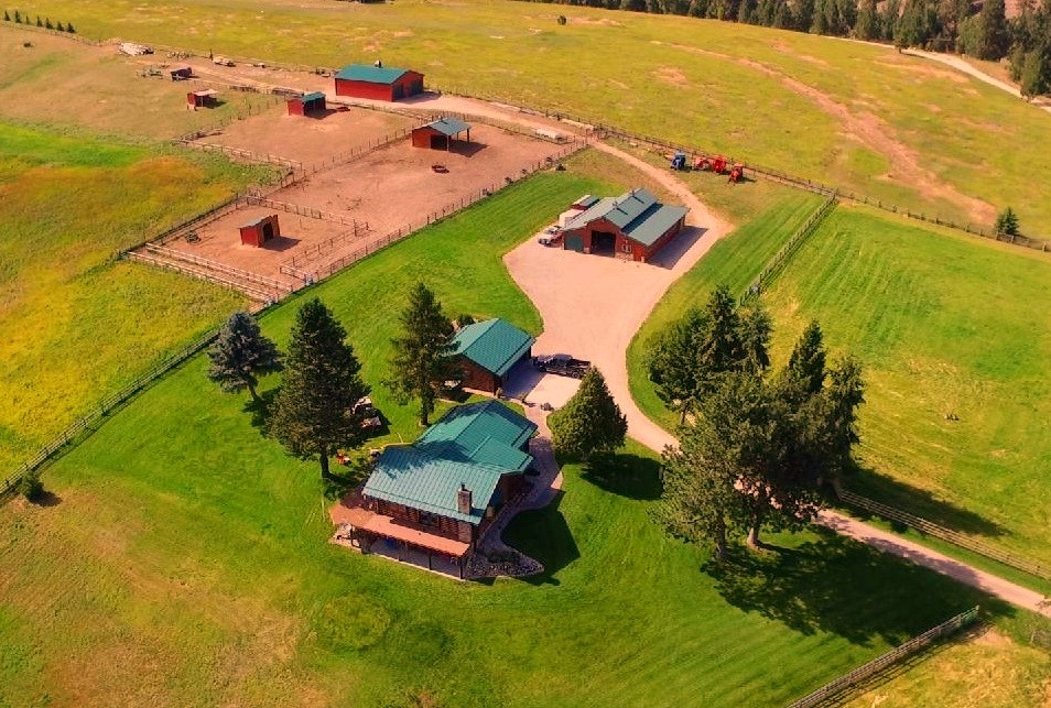 1335 Country Road Property Photo 2