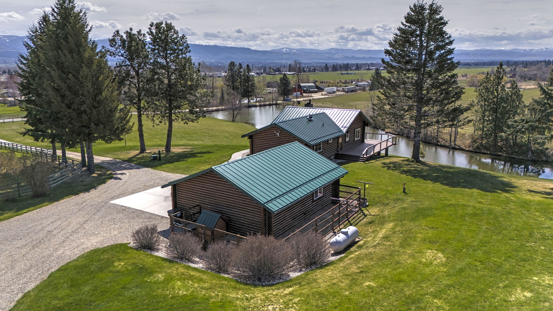 1335 Country Road Property Photo 5