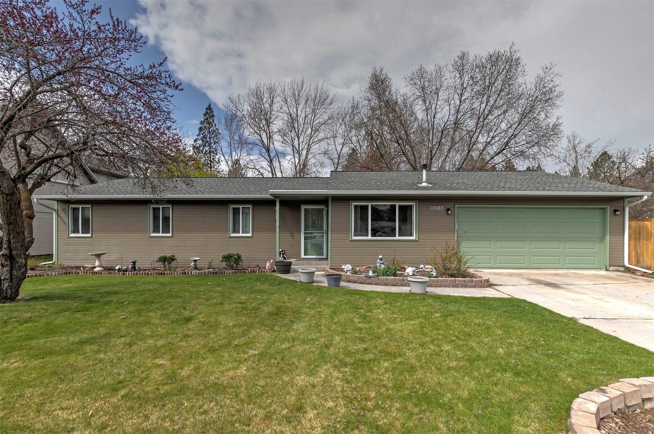 10385 Lakewood Place Property Photo 1