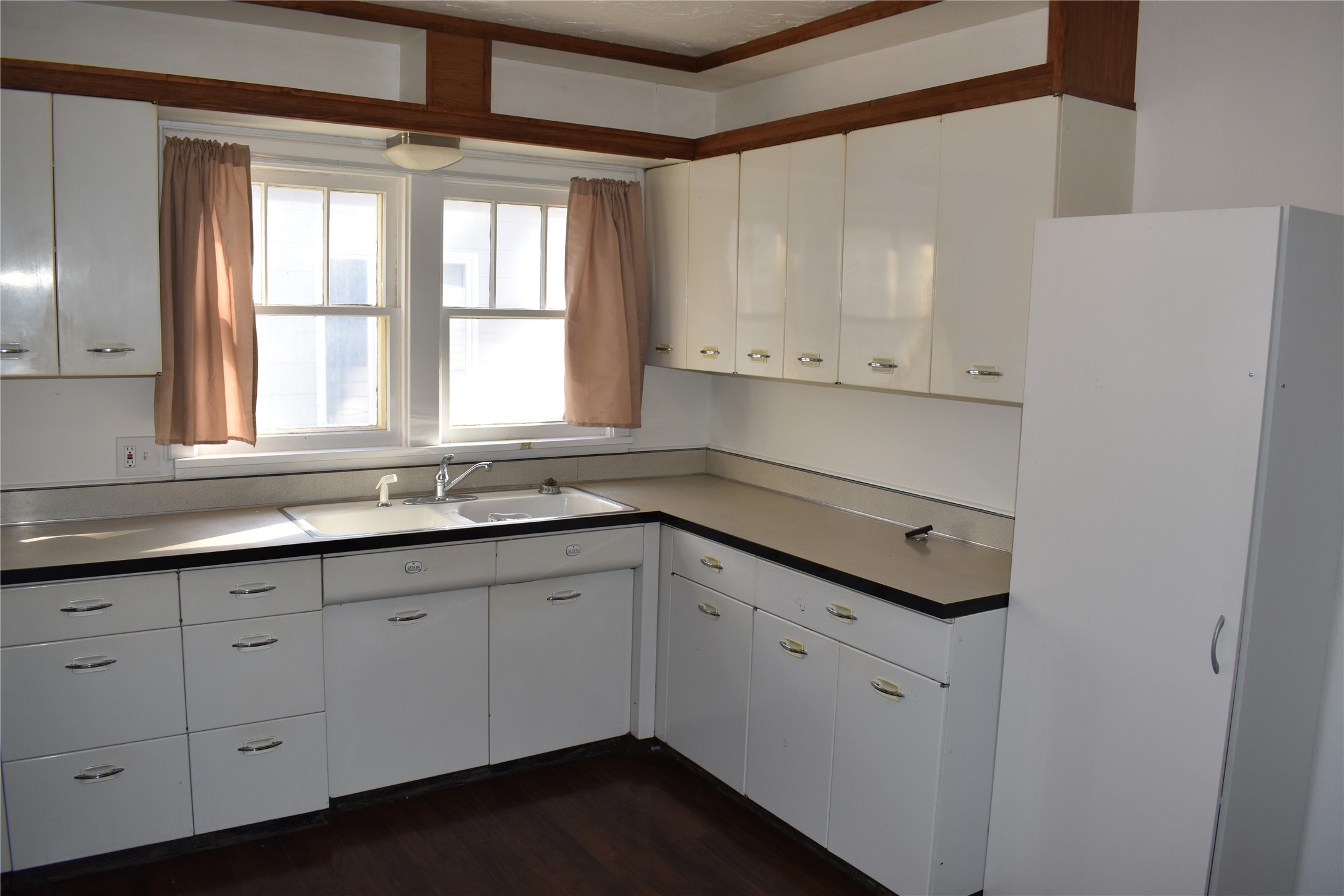 409 S Delaware Street Property Photo 11