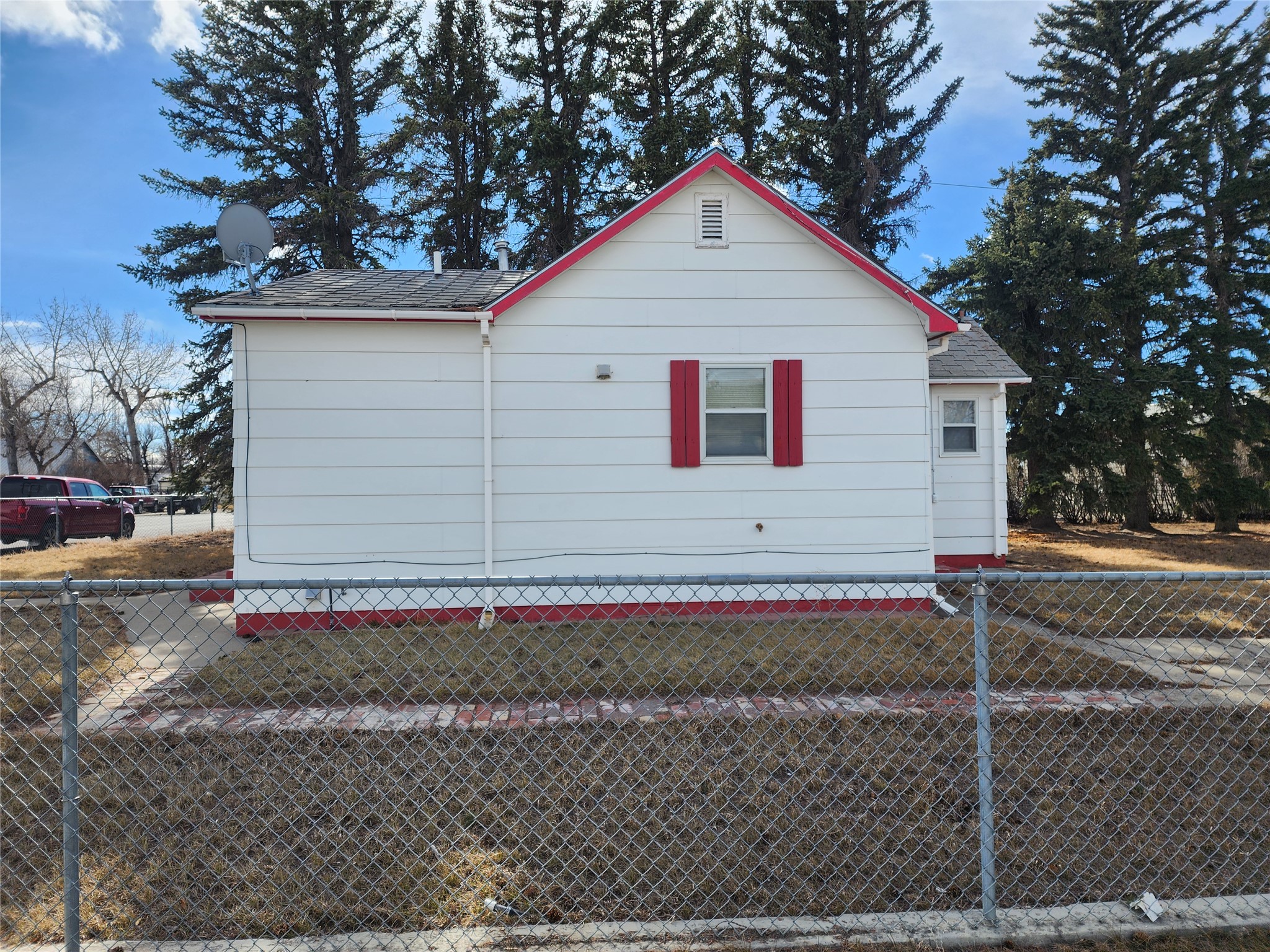 146 3rd Avenue Nw Property Photo 4