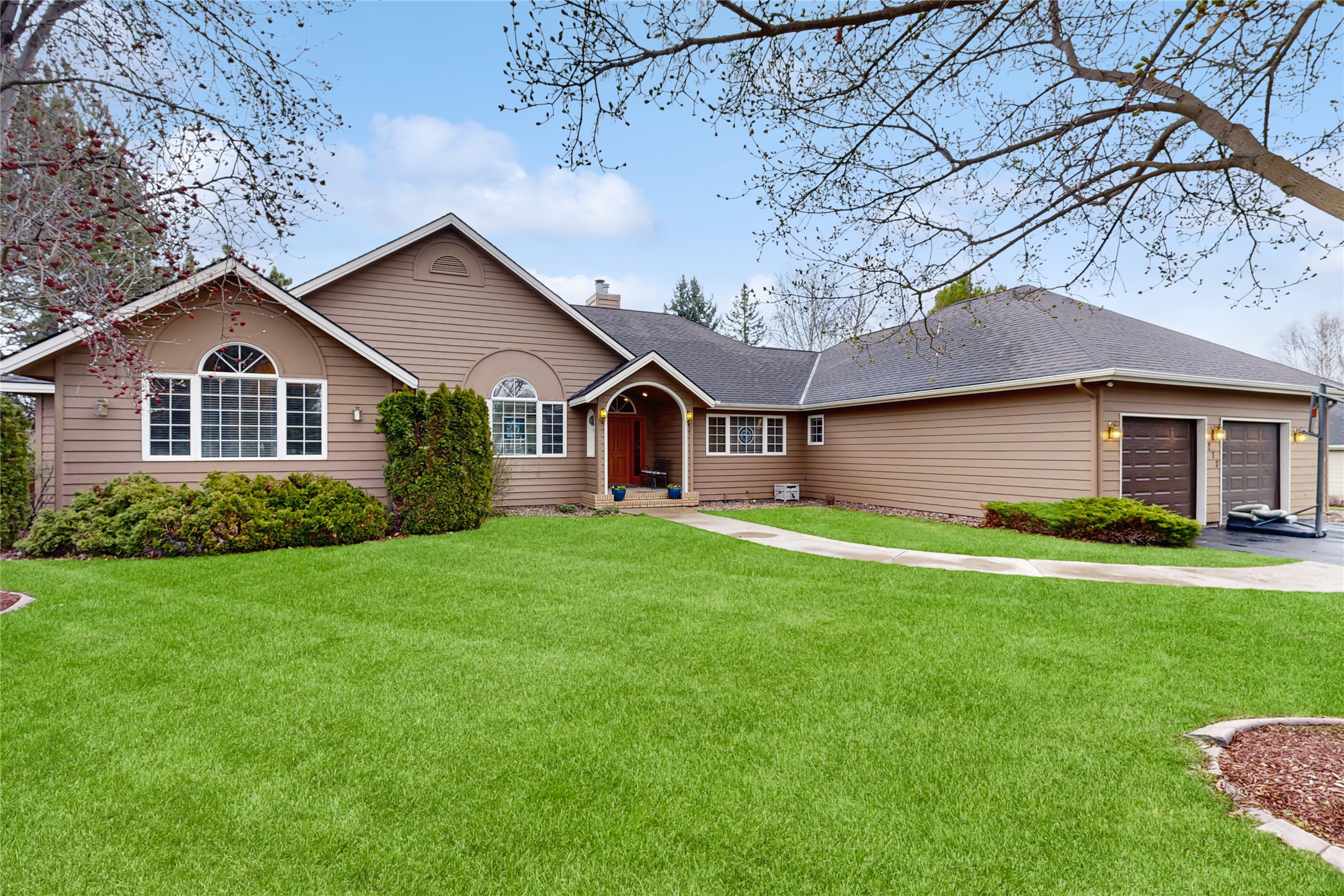 273 Arbour Drive W Property Photo 1