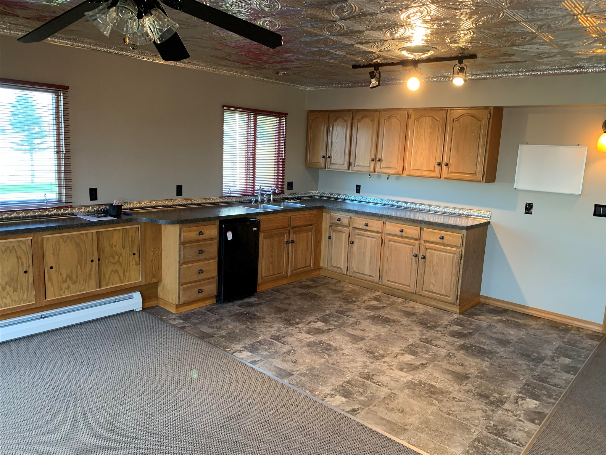 502 W Custer Avenue Property Photo 8