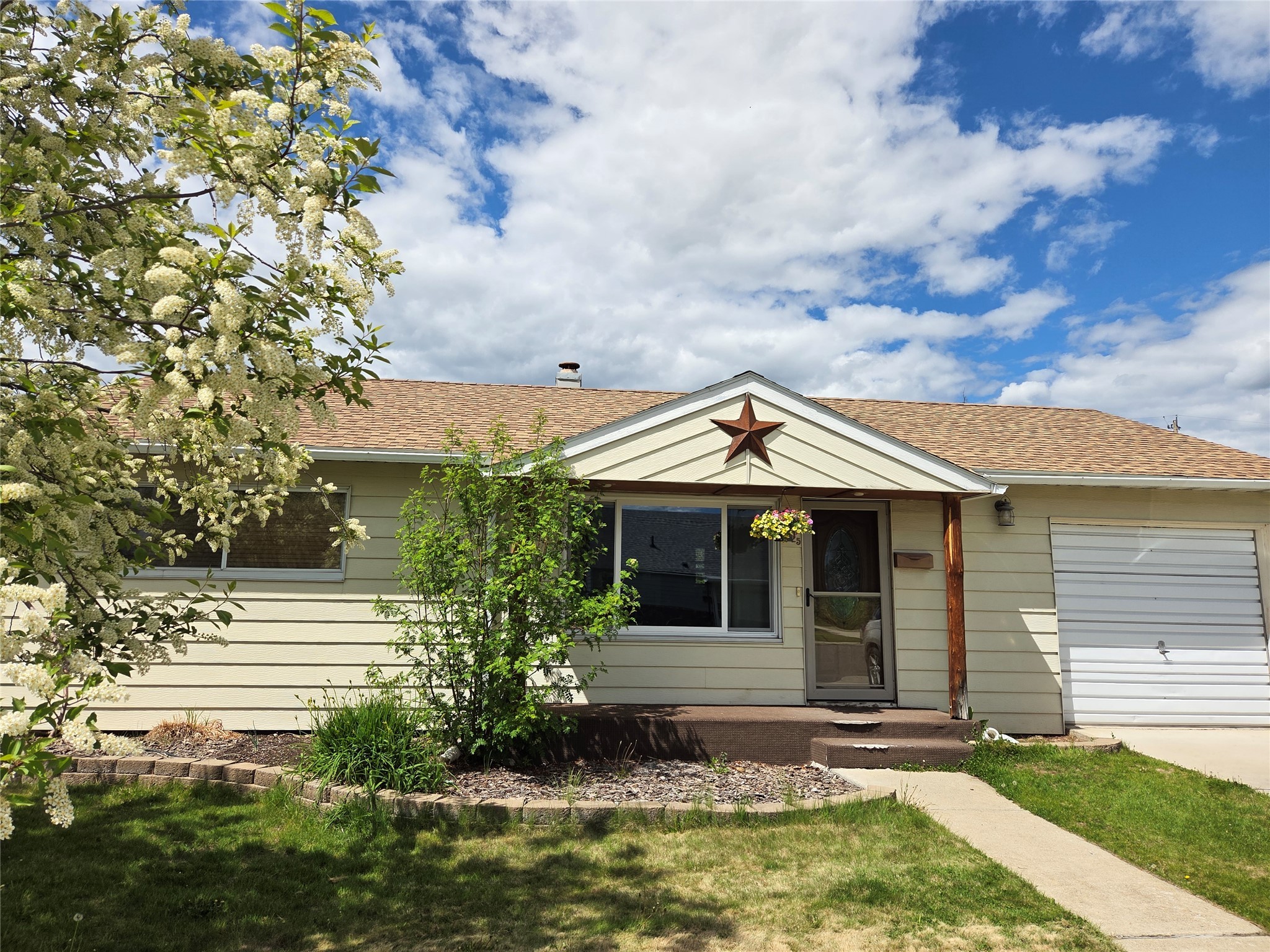 2225 North Drive Property Photo