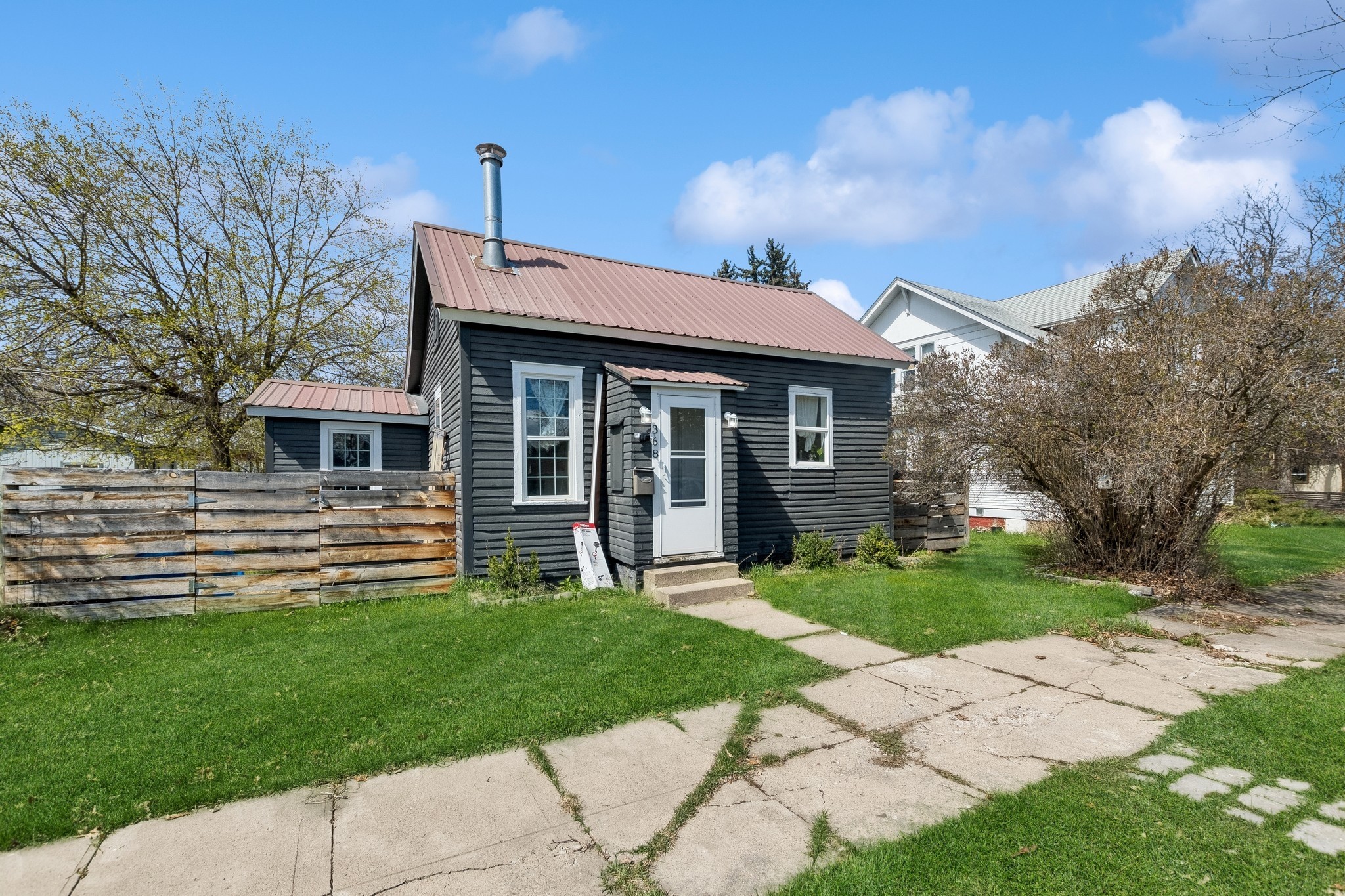 368 6th Avenue East North Property Photo 1