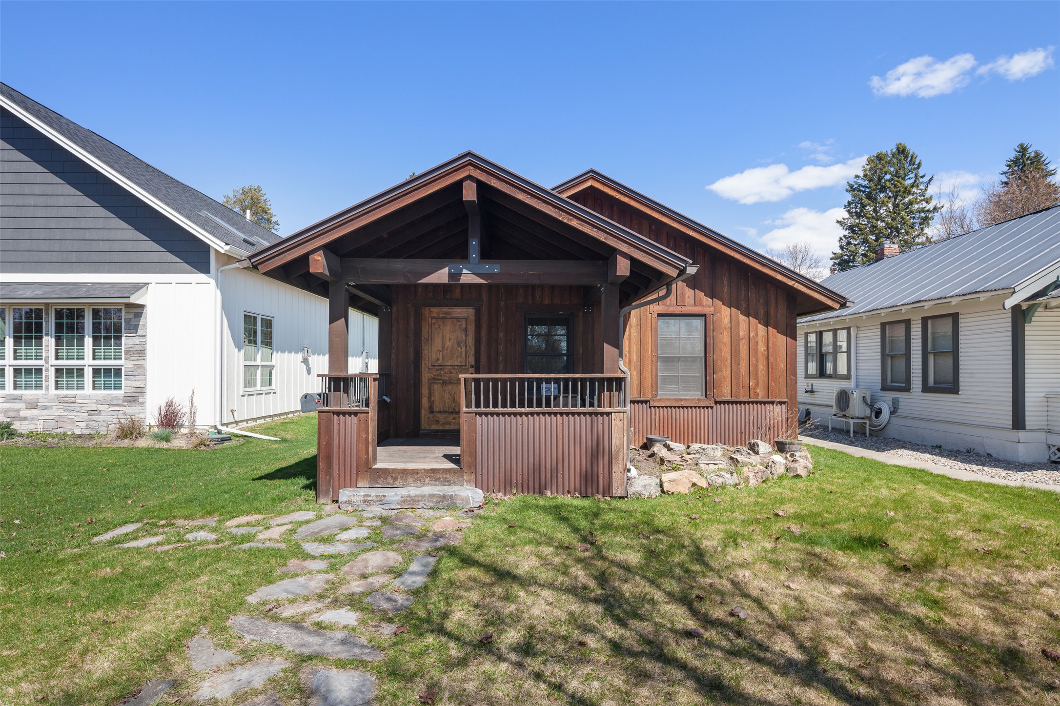 916 2nd Street E Property Photo
