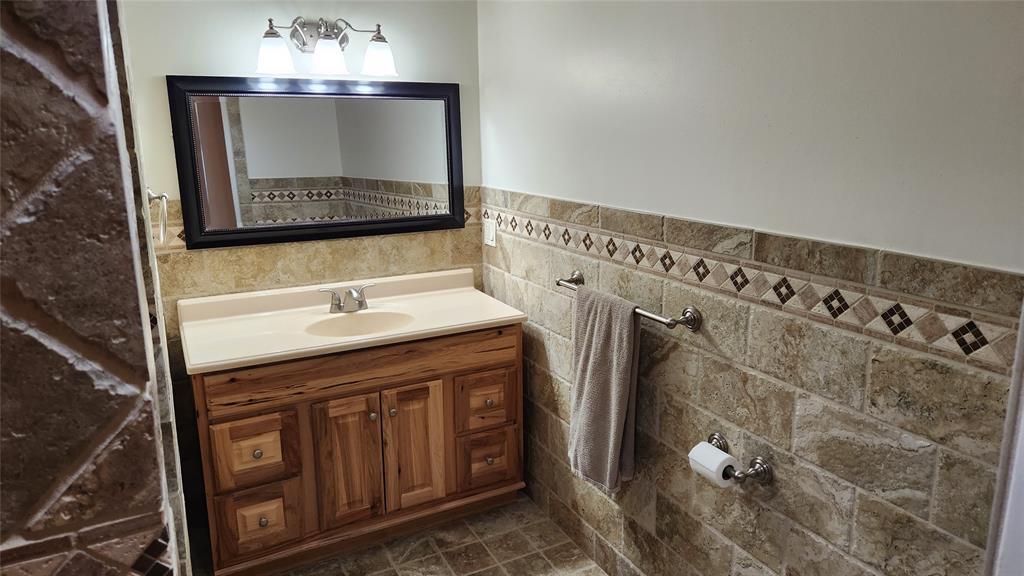5 N Central Avenue Property Photo 21