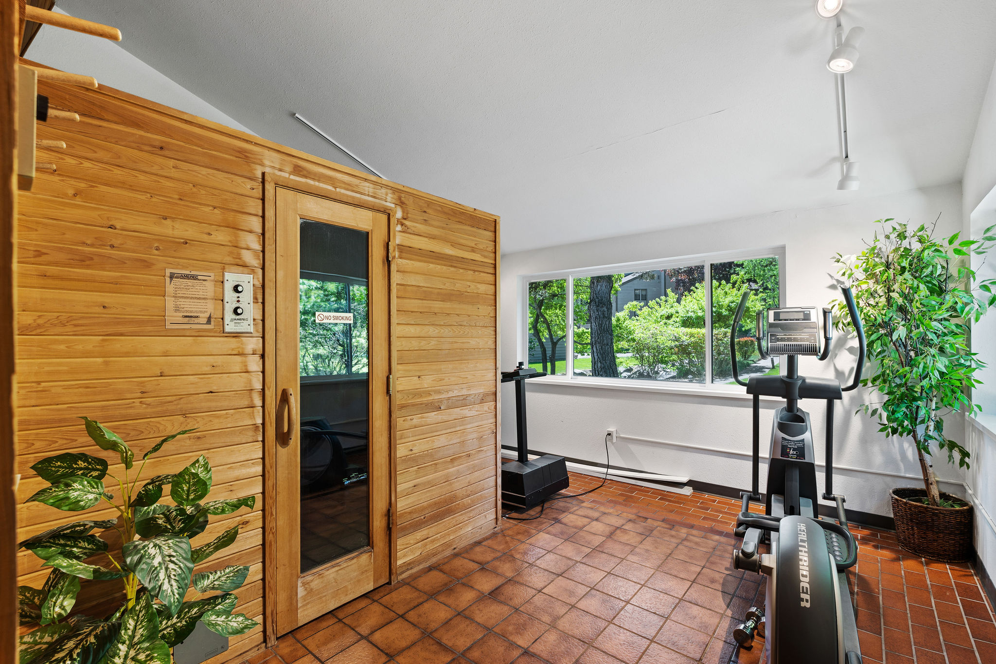 270 Bridge Street Lakeview 1, Unit 1 Property Photo 35