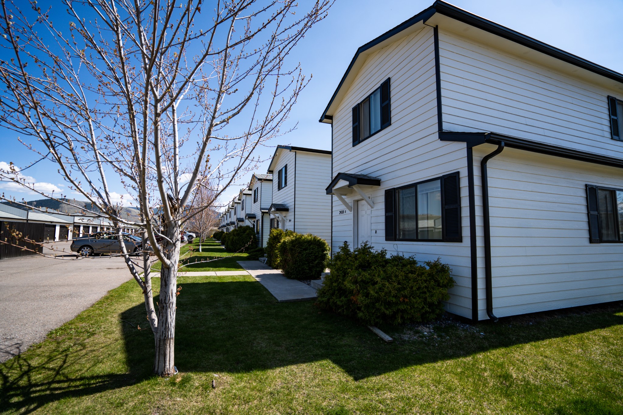 2402-2418 Leo Avenue Property Photo 5