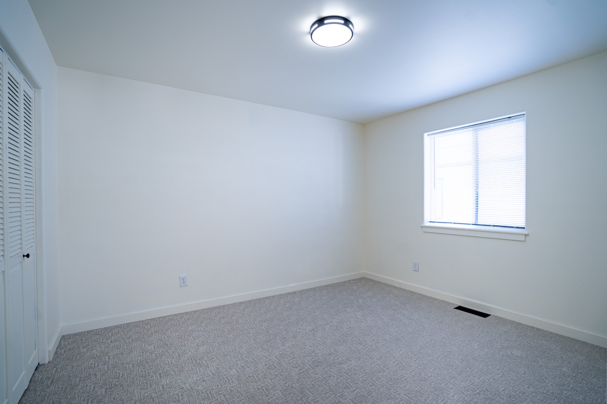 2402-2418 Leo Avenue Property Photo 16
