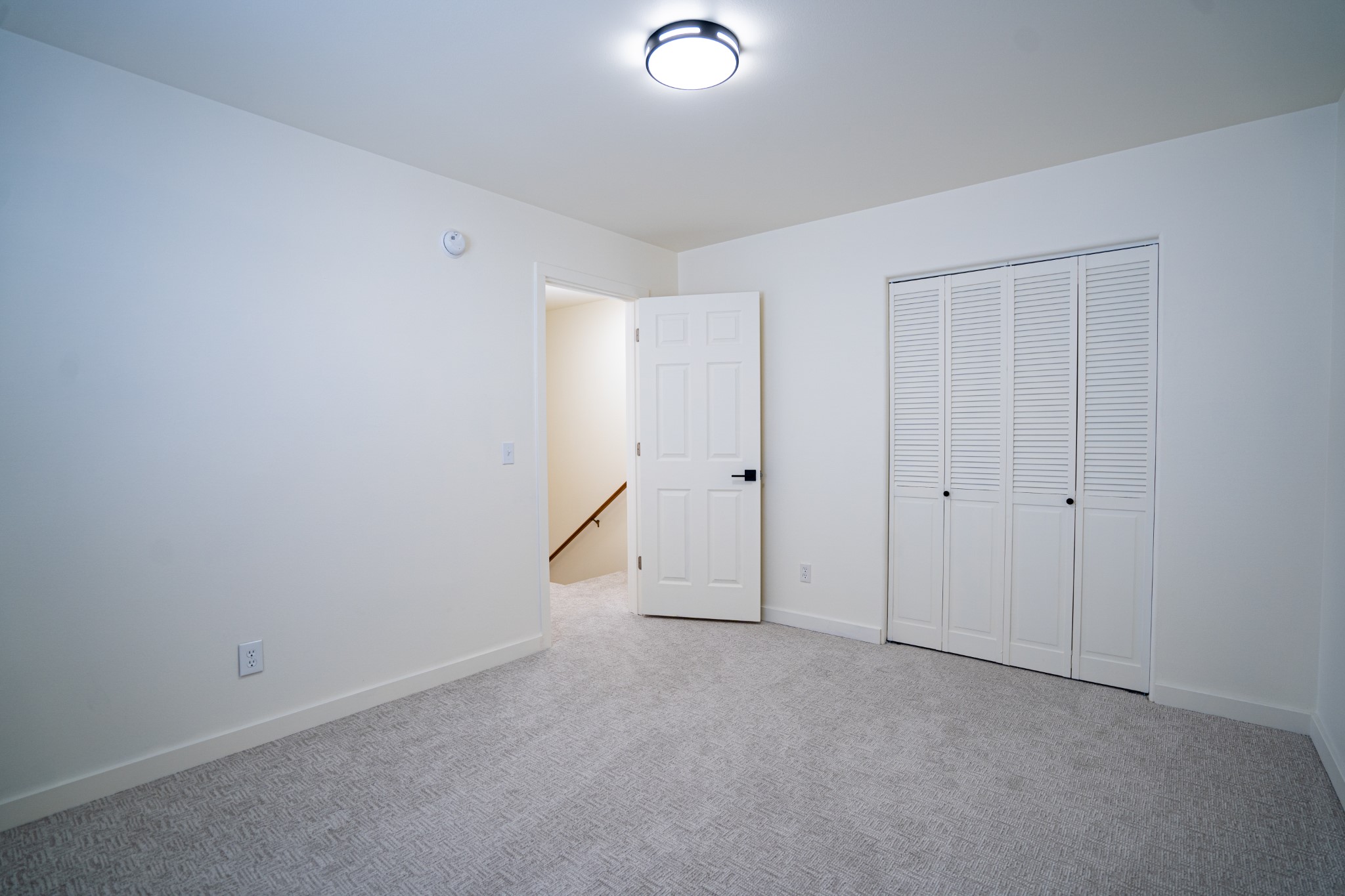 2402-2418 Leo Avenue Property Photo 17