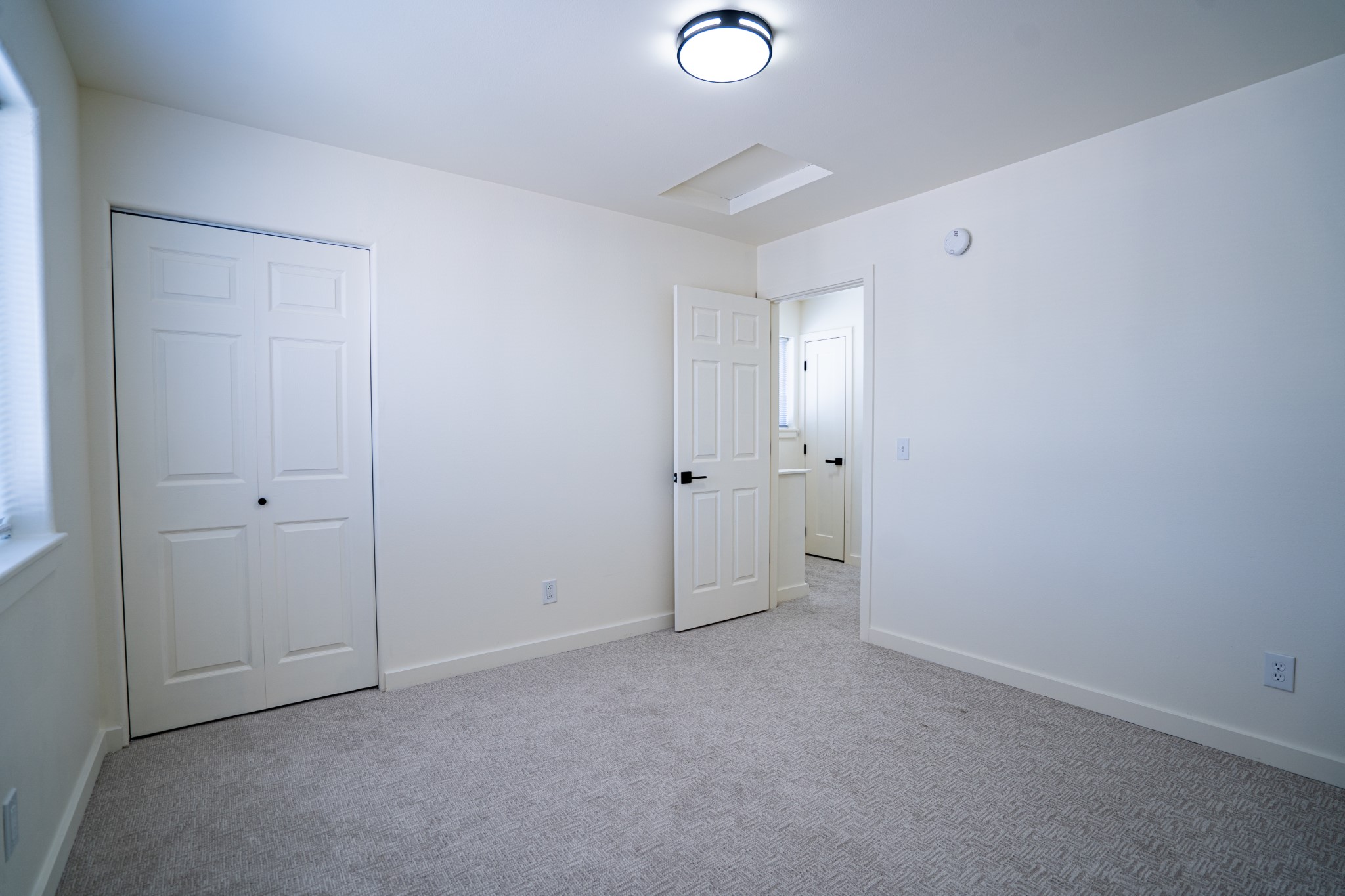 2402-2418 Leo Avenue Property Photo 18