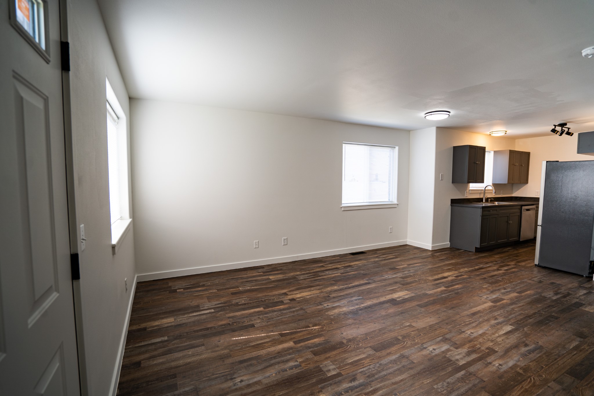2402-2418 Leo Avenue Property Photo 21