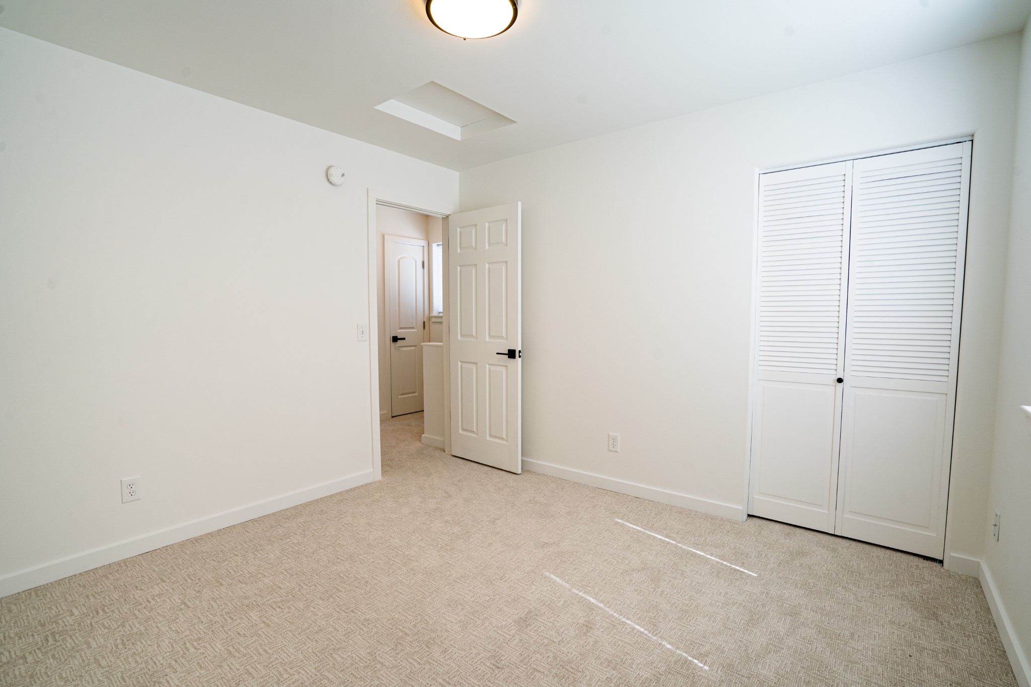 2402-2418 Leo Avenue Property Photo 28