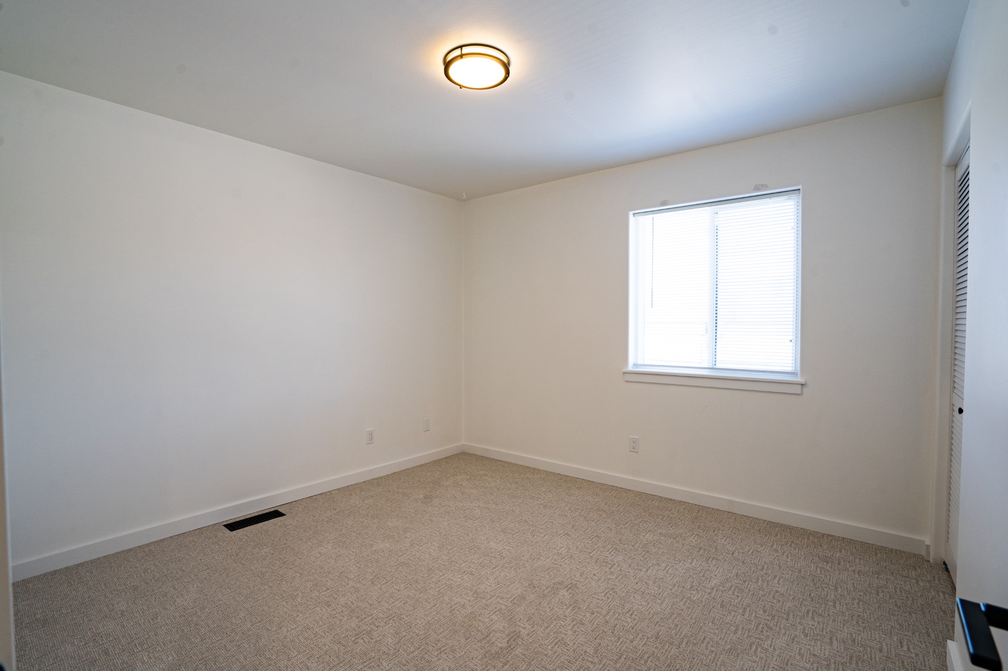 2402-2418 Leo Avenue Property Photo 38