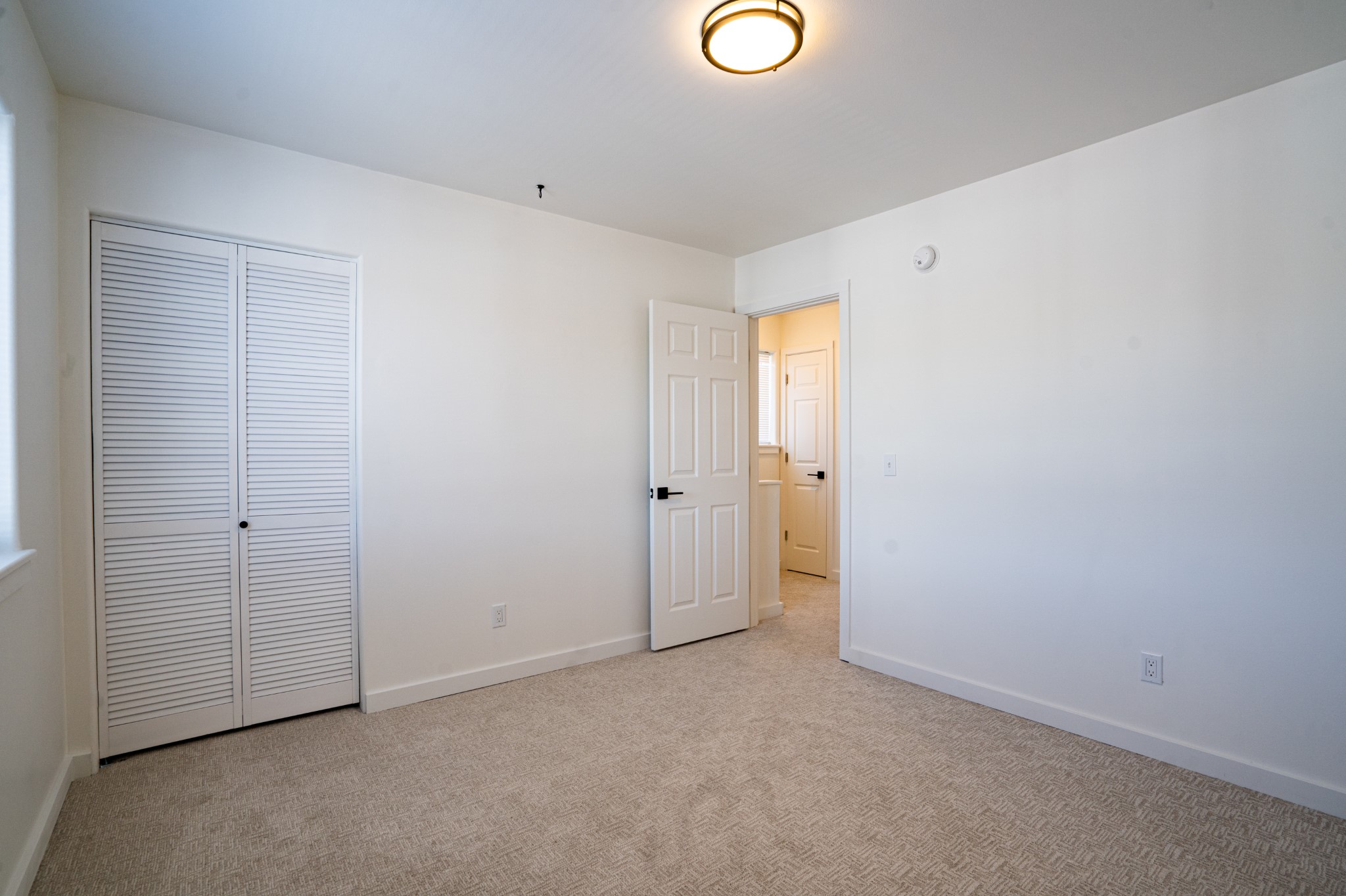 2402-2418 Leo Avenue Property Photo 39