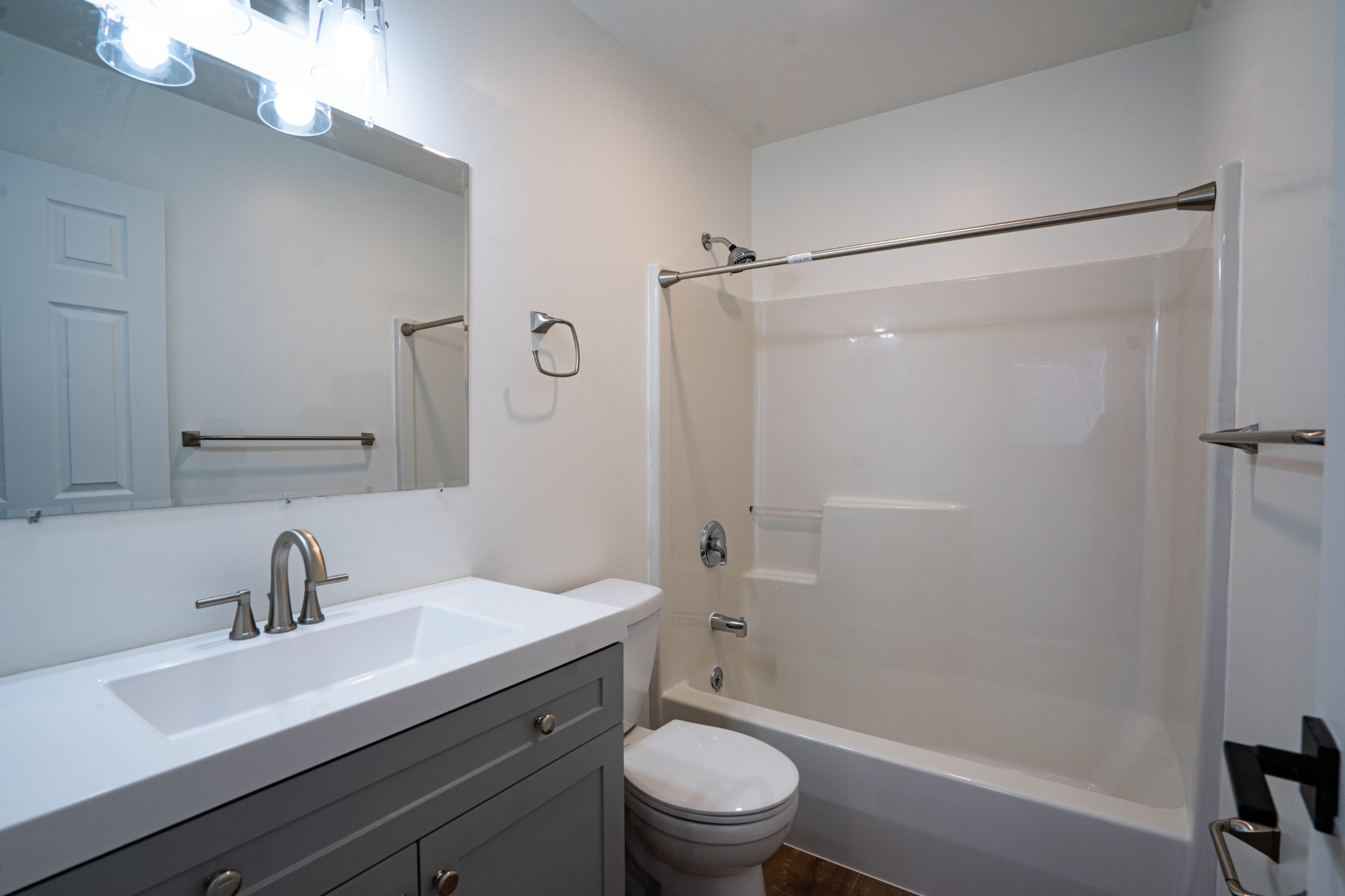 2402-2418 Leo Avenue Property Photo 42