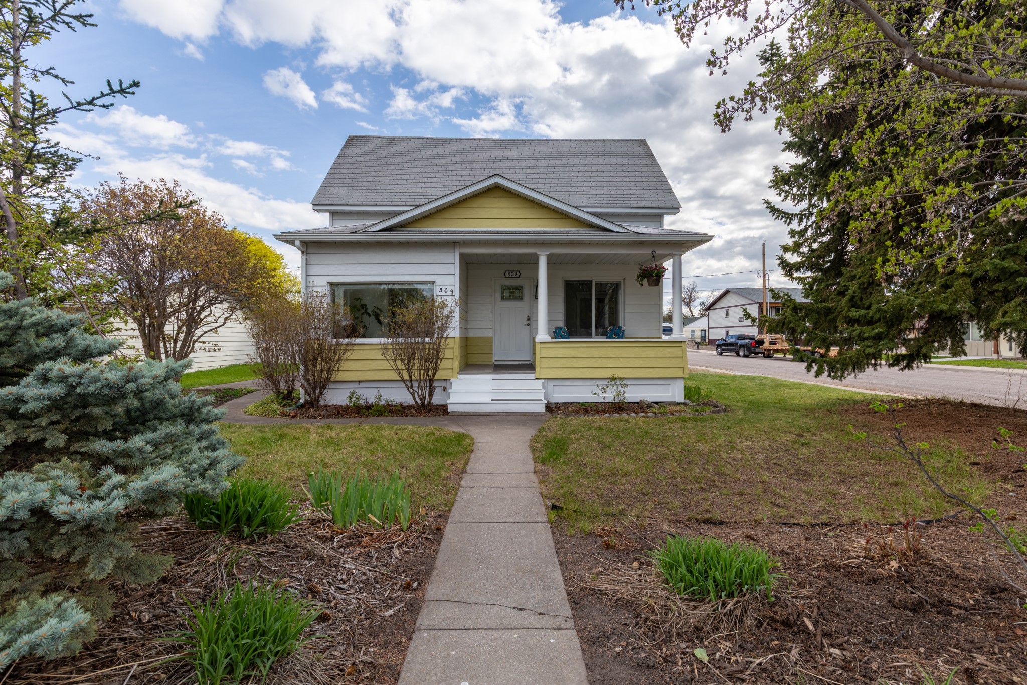 309 7th Avenue W Property Photo 1