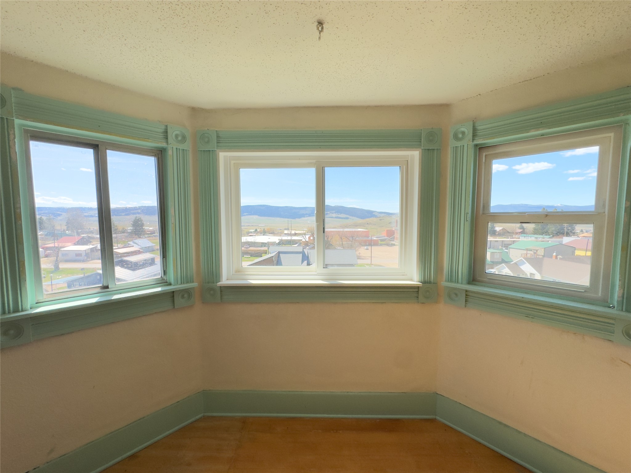 507 S Montgomery Street Property Photo 17