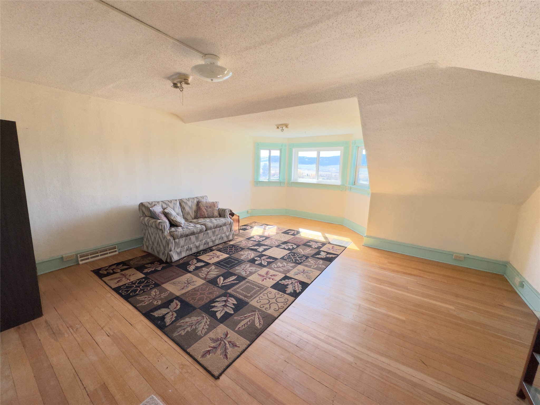 507 S Montgomery Street Property Photo 20