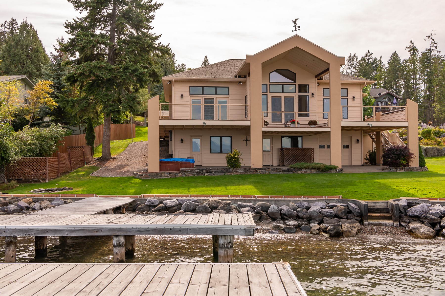 741 Lakeside Boulevard Property Photo 1