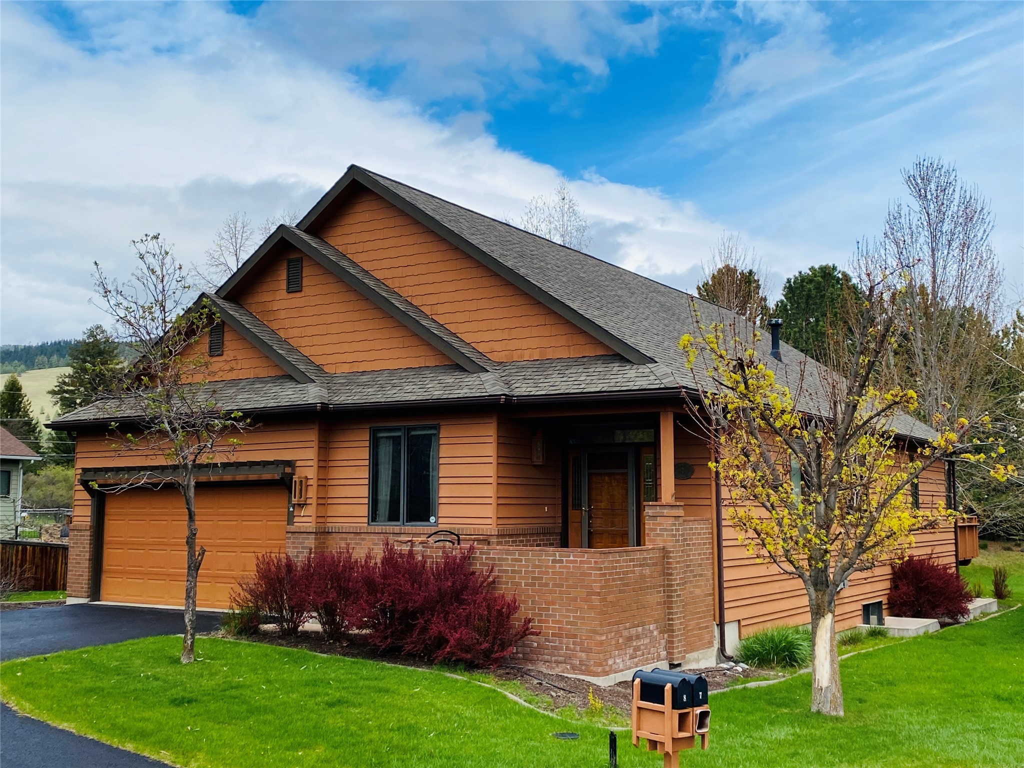 7 Brookside Property Photo