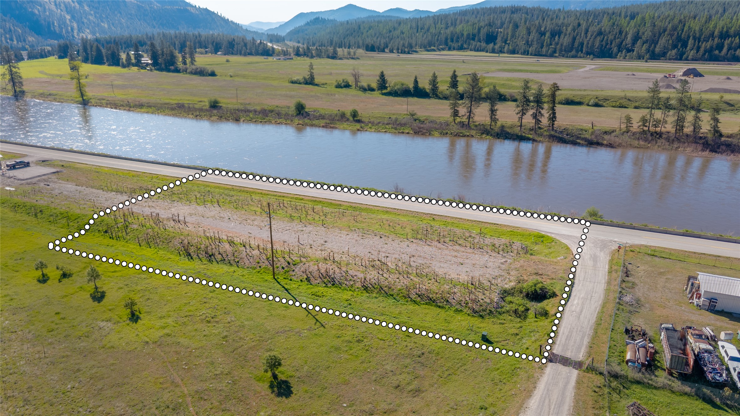 Nhn Sloway Frontage Road E Property Photo 1