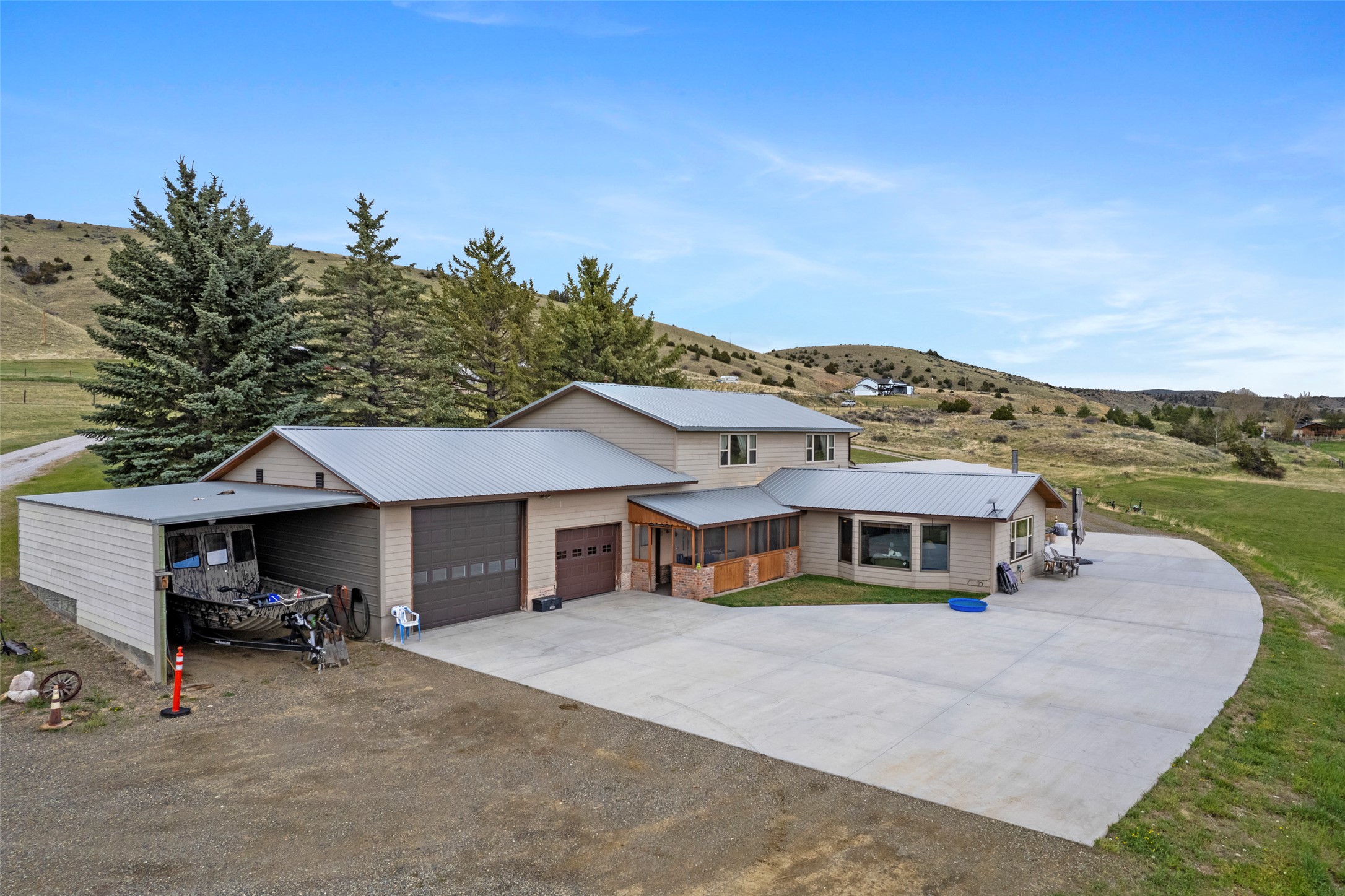 772 Highway 12 E Property Photo 3
