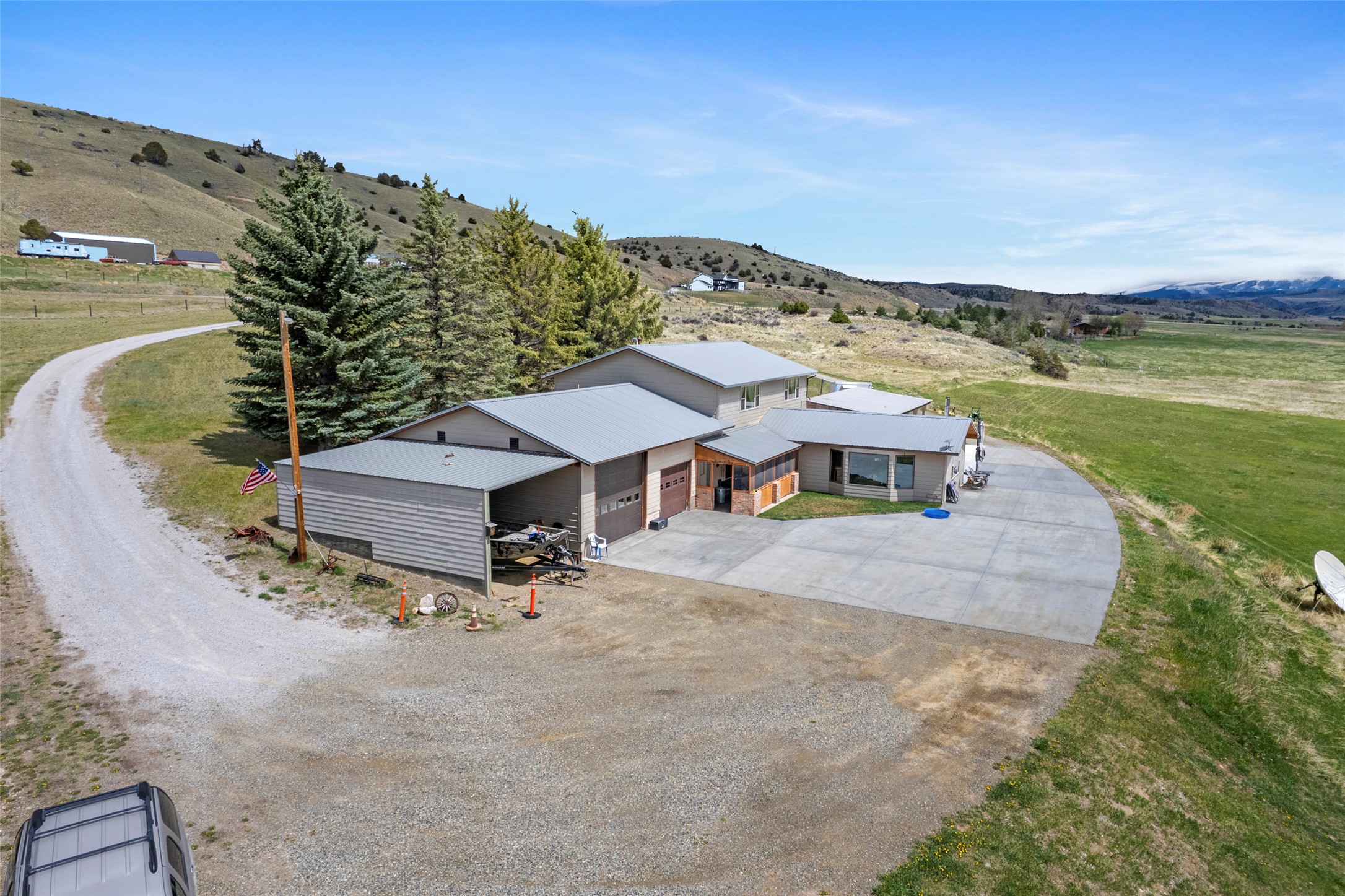 772 Highway 12 E Property Photo 4