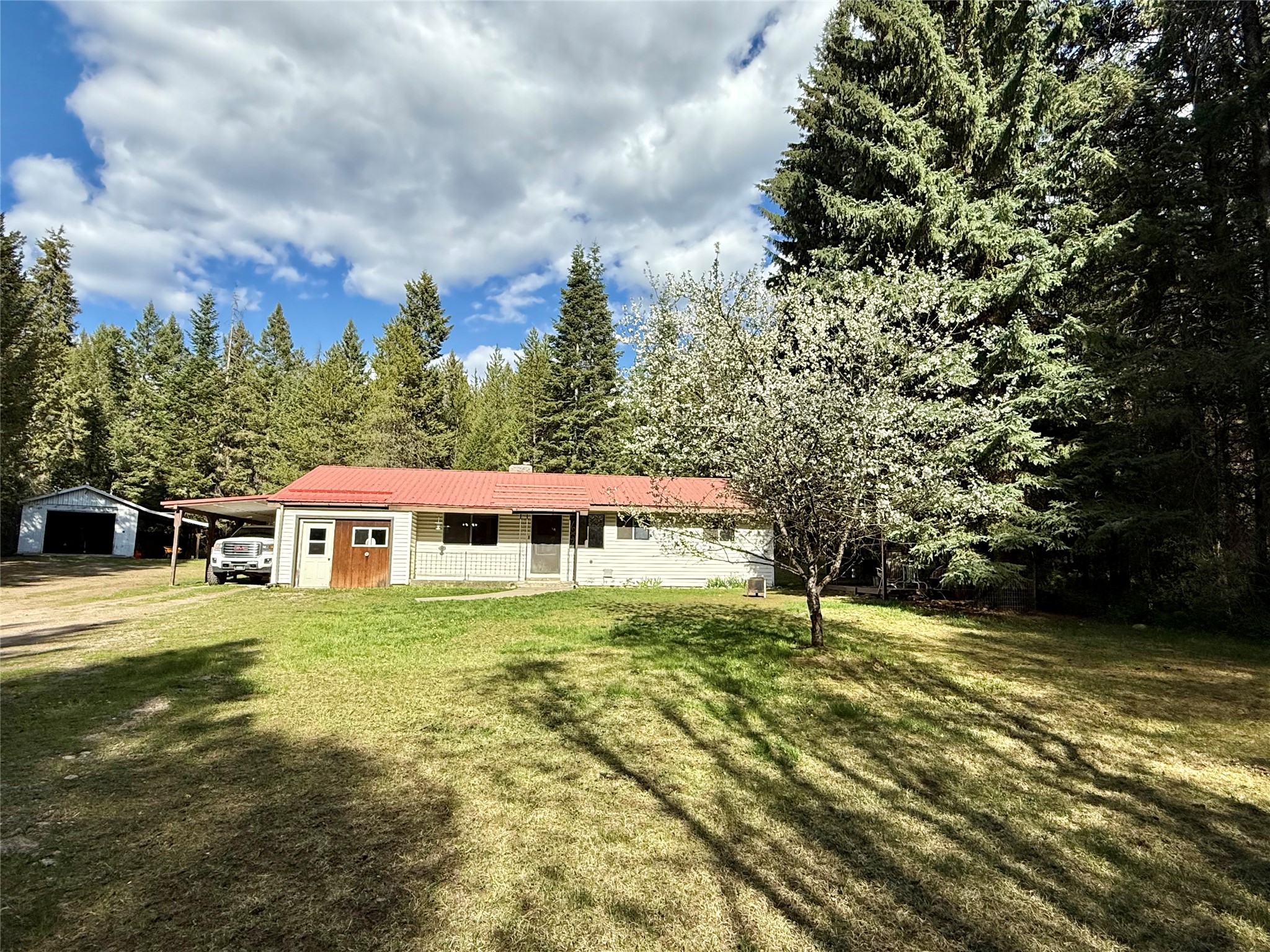 12437 Us Highway 2 Property Photo