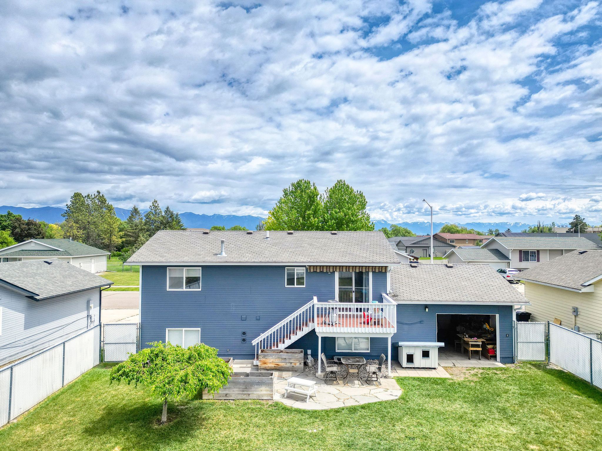148 Greenbriar Drive Property Photo 3
