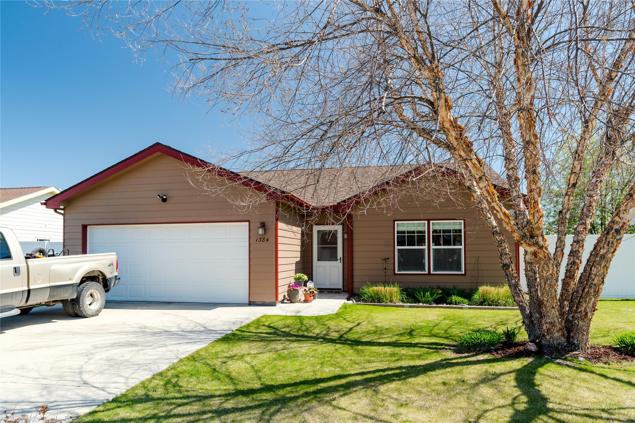 1384 Klondyke Loop Property Photo 1