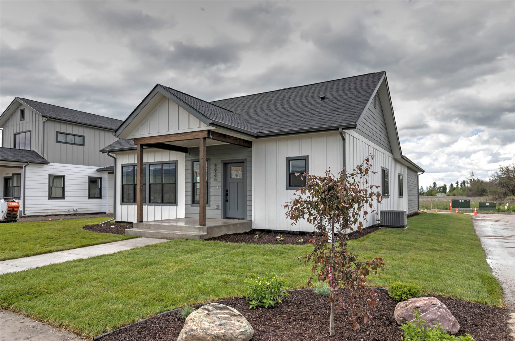 4962 England England Boulevard Property Photo 2