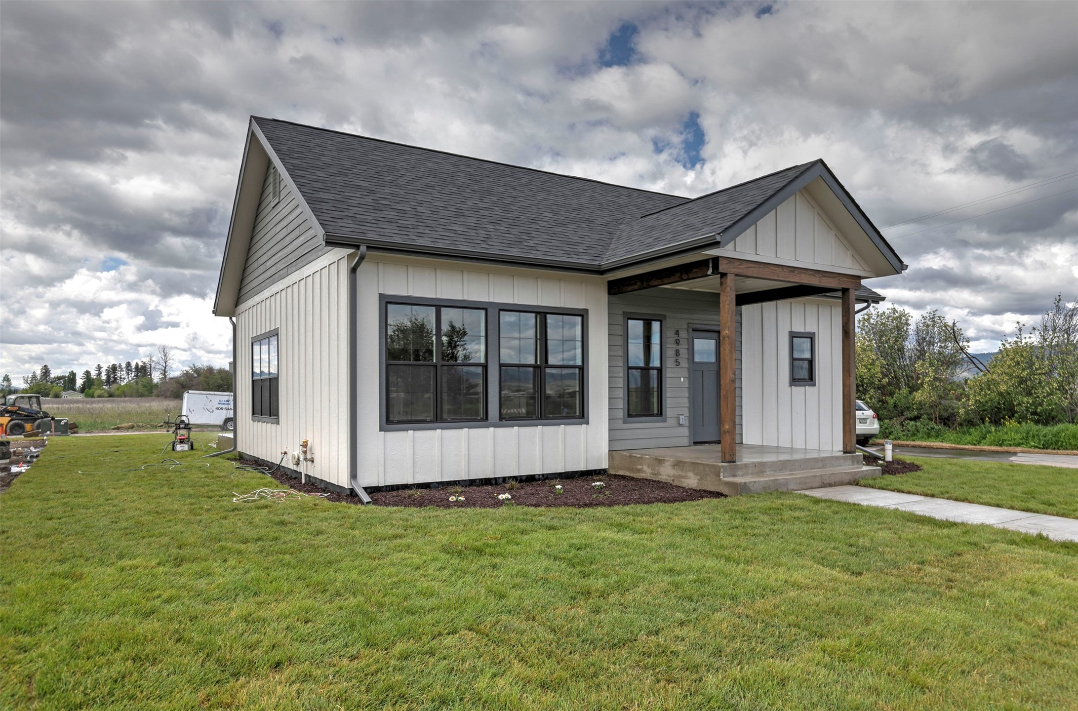 4962 England England Boulevard Property Photo 3