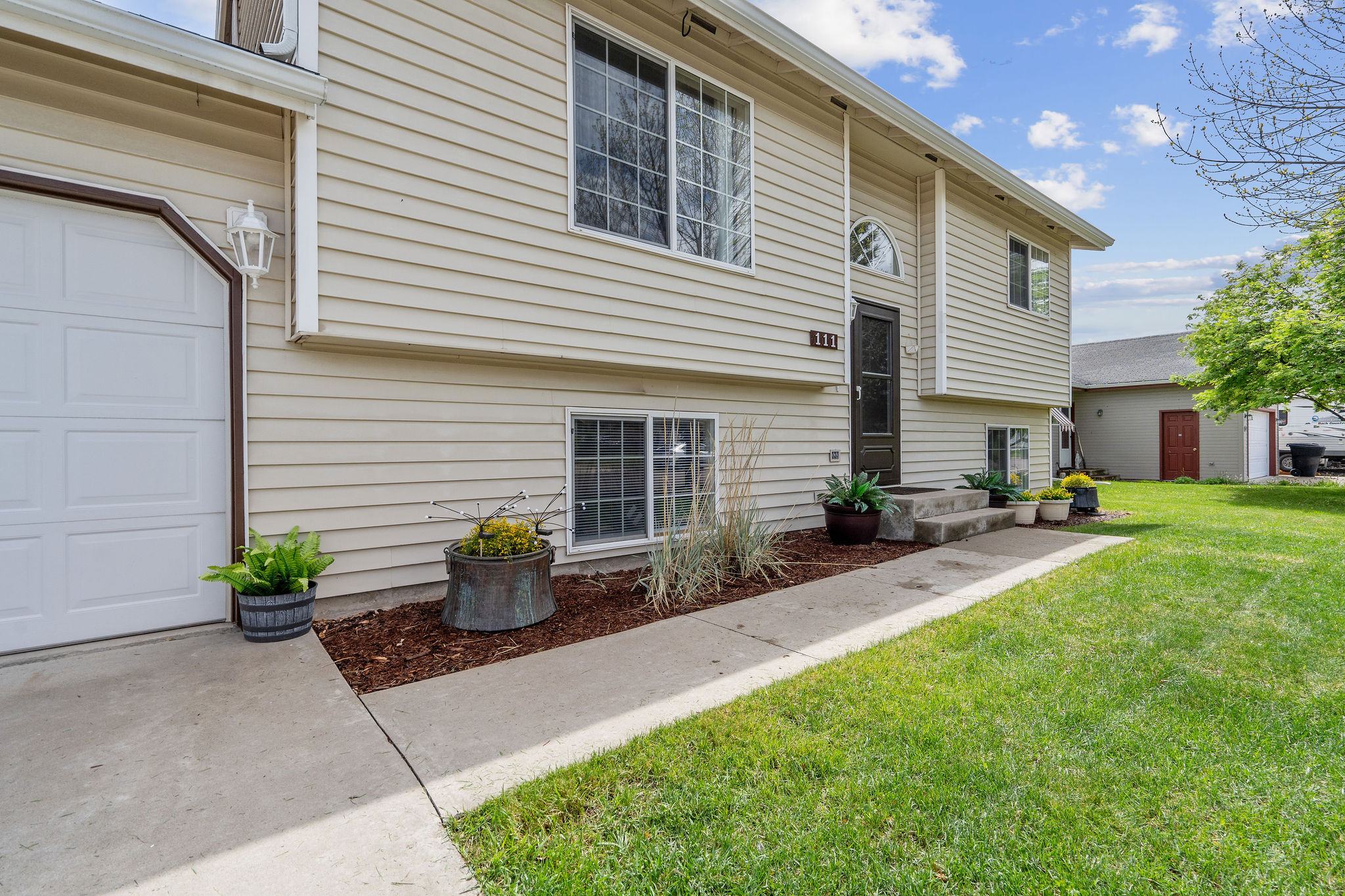 111 Greenbriar Drive Property Photo 6