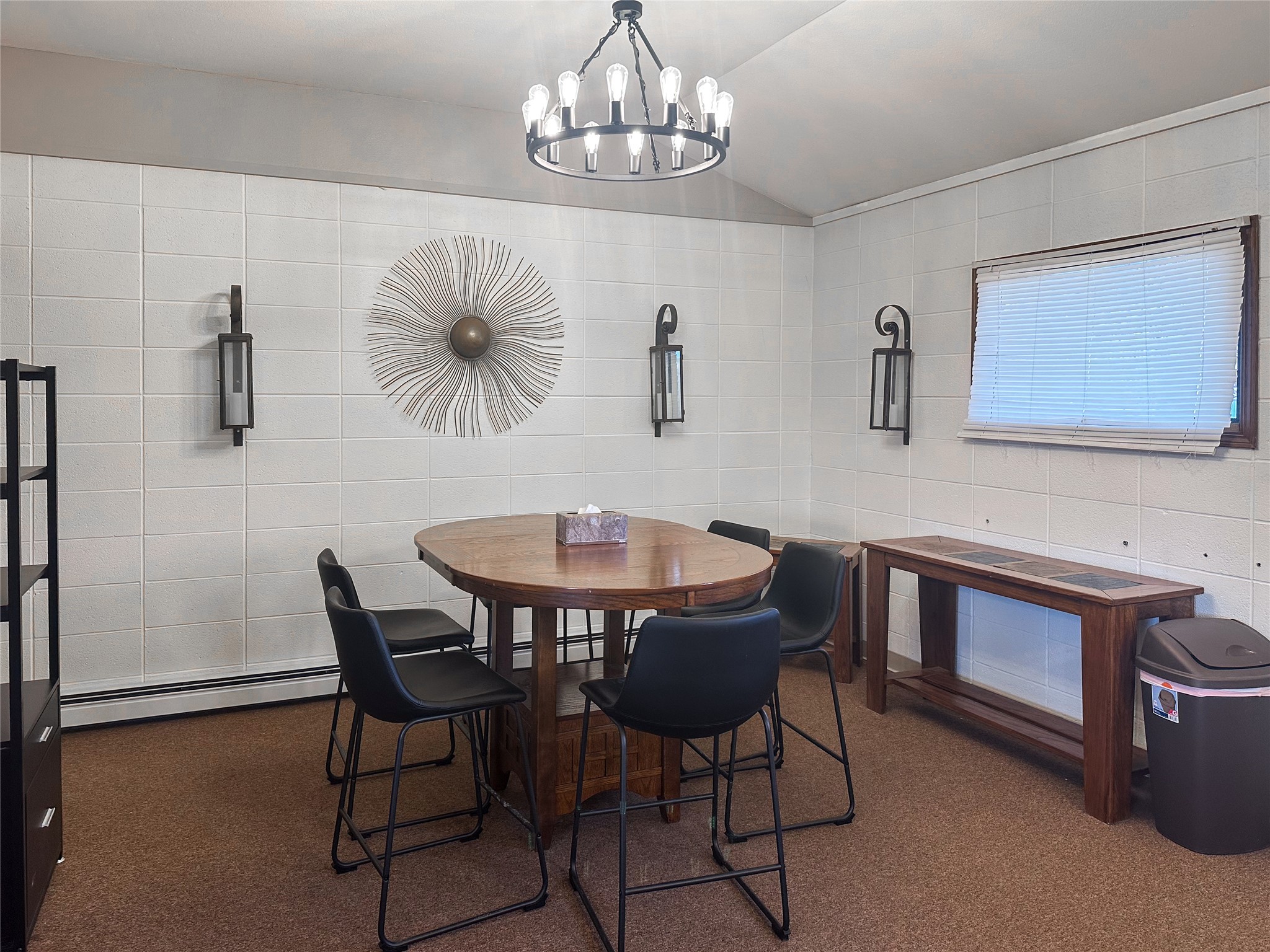 107 S Holland Street Property Photo 8