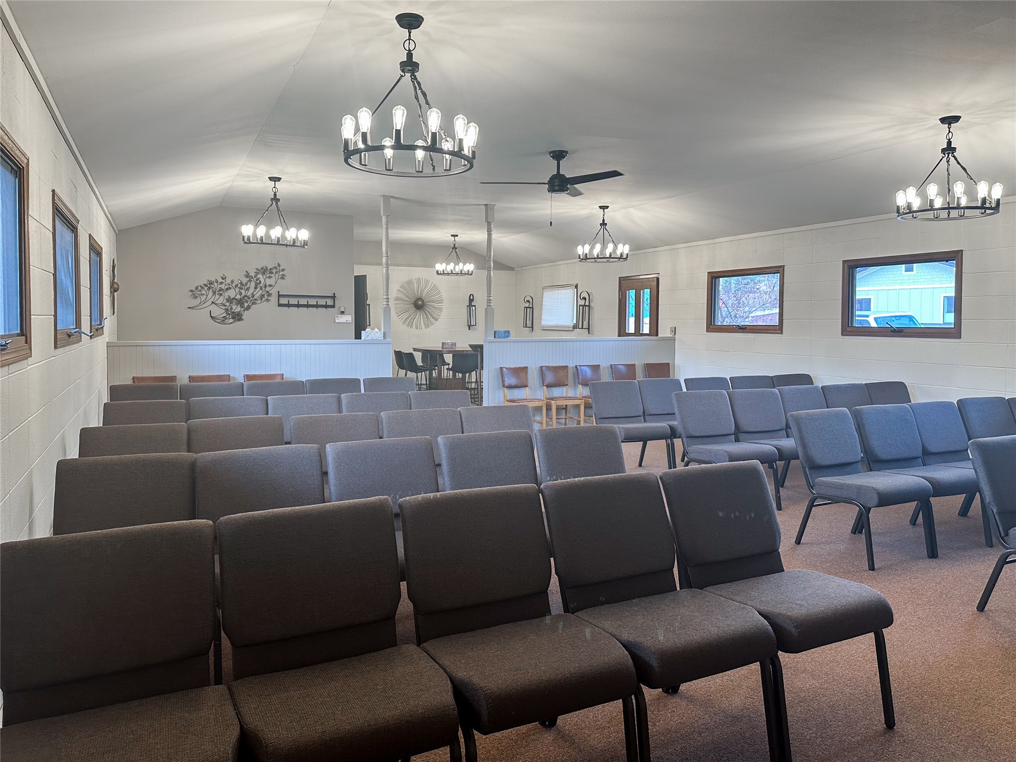 107 S Holland Street Property Photo 9