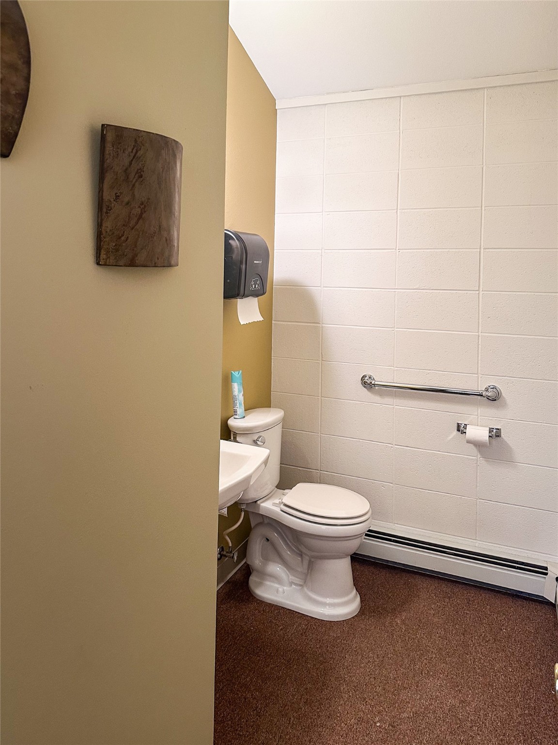 107 S Holland Street Property Photo 13