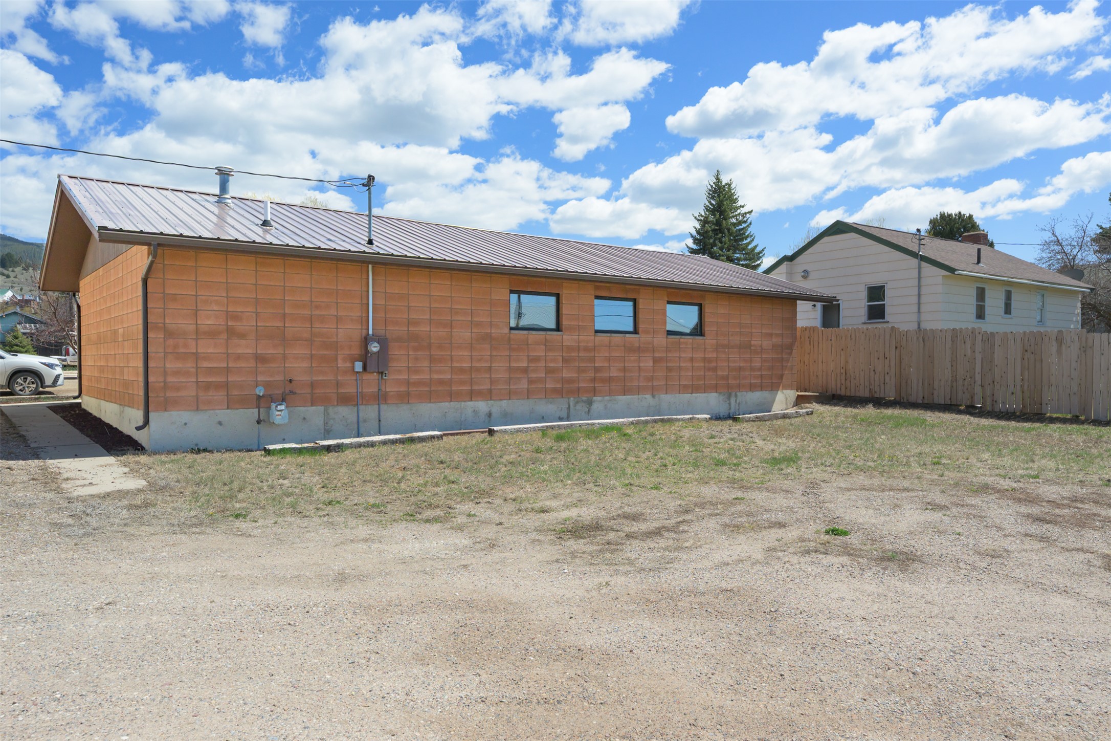 107 S Holland Street Property Photo 17