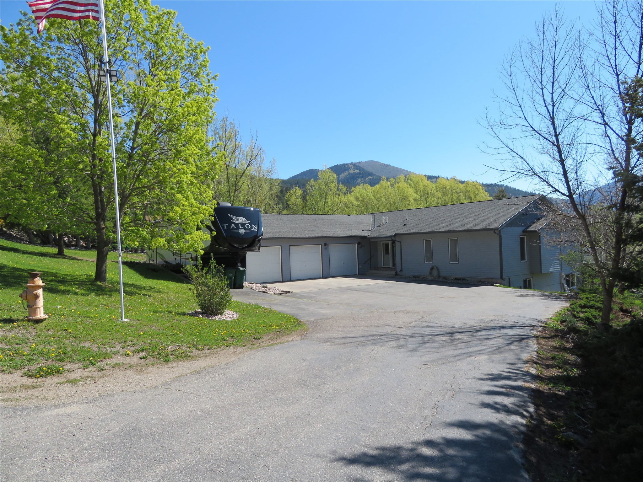 1900 Meadowview Court Property Photo