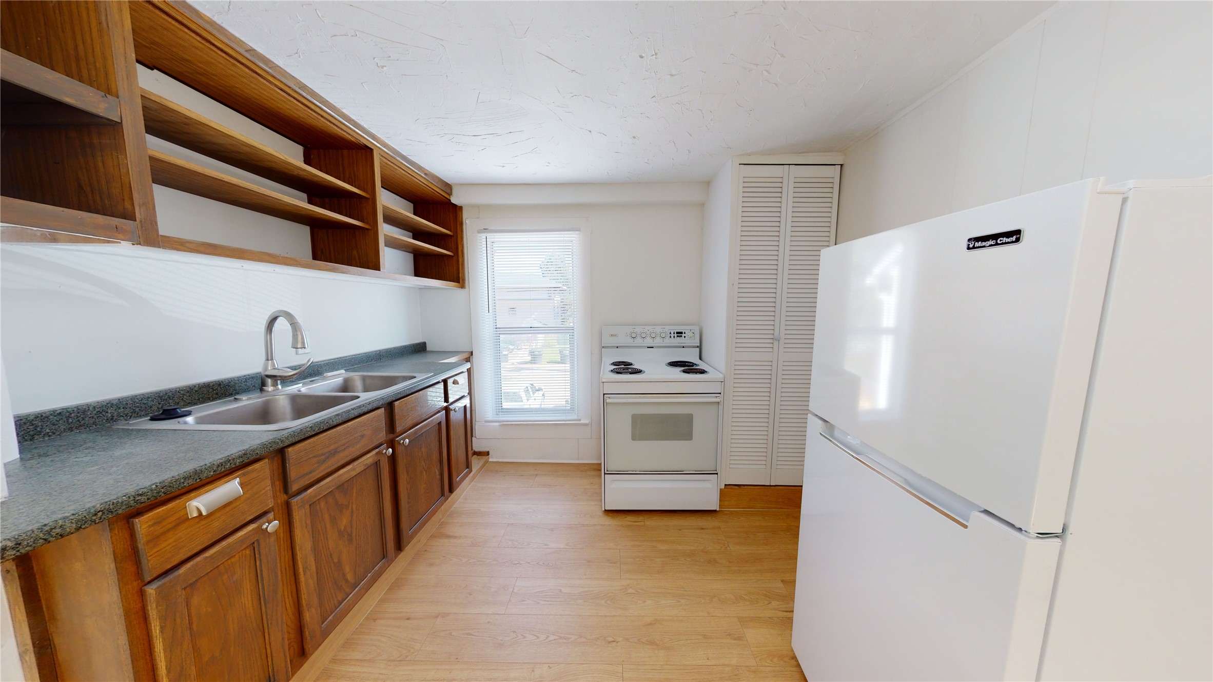 29 3rd Avenue E Property Photo 11