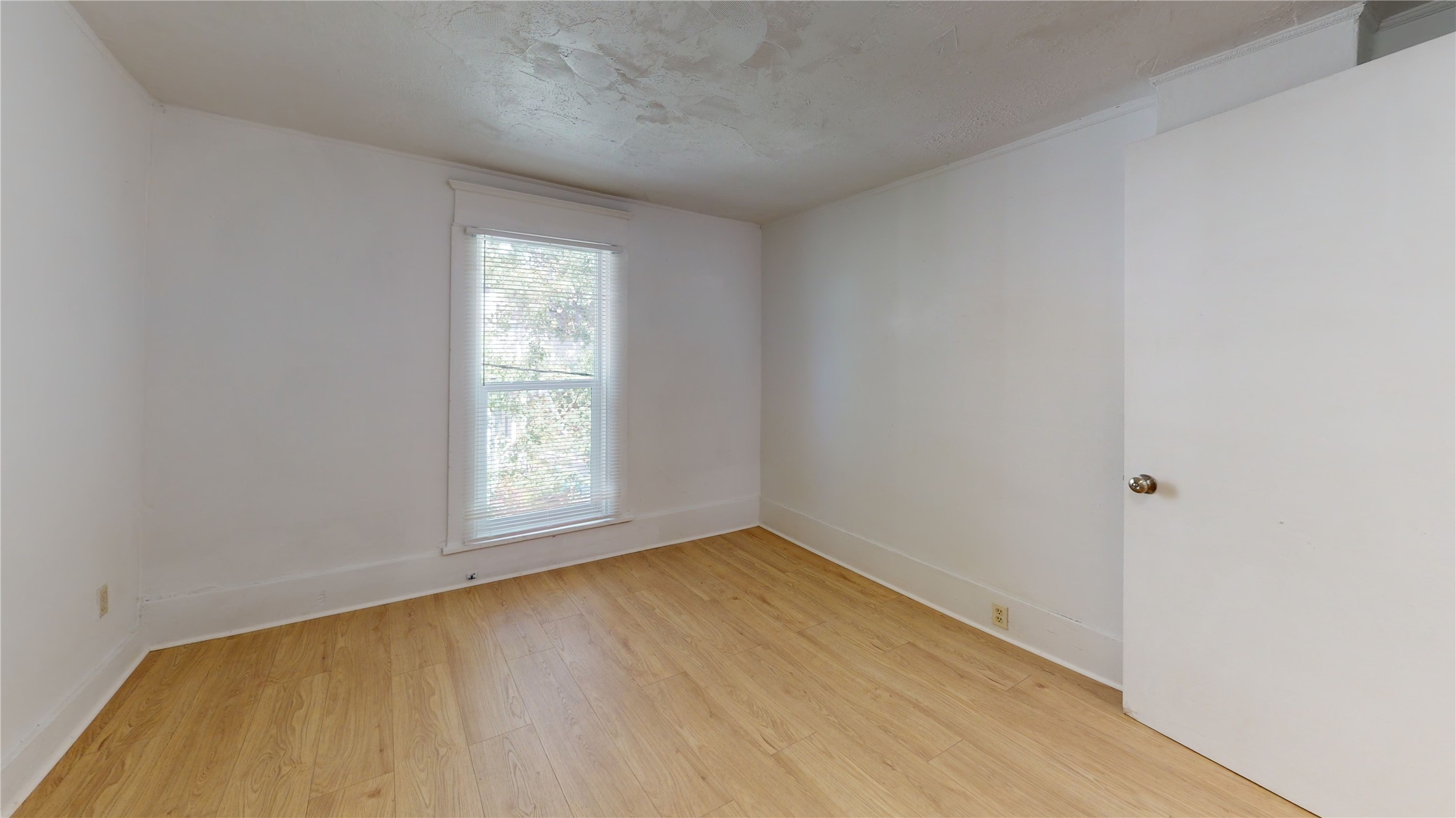 29 3rd Avenue E Property Photo 12