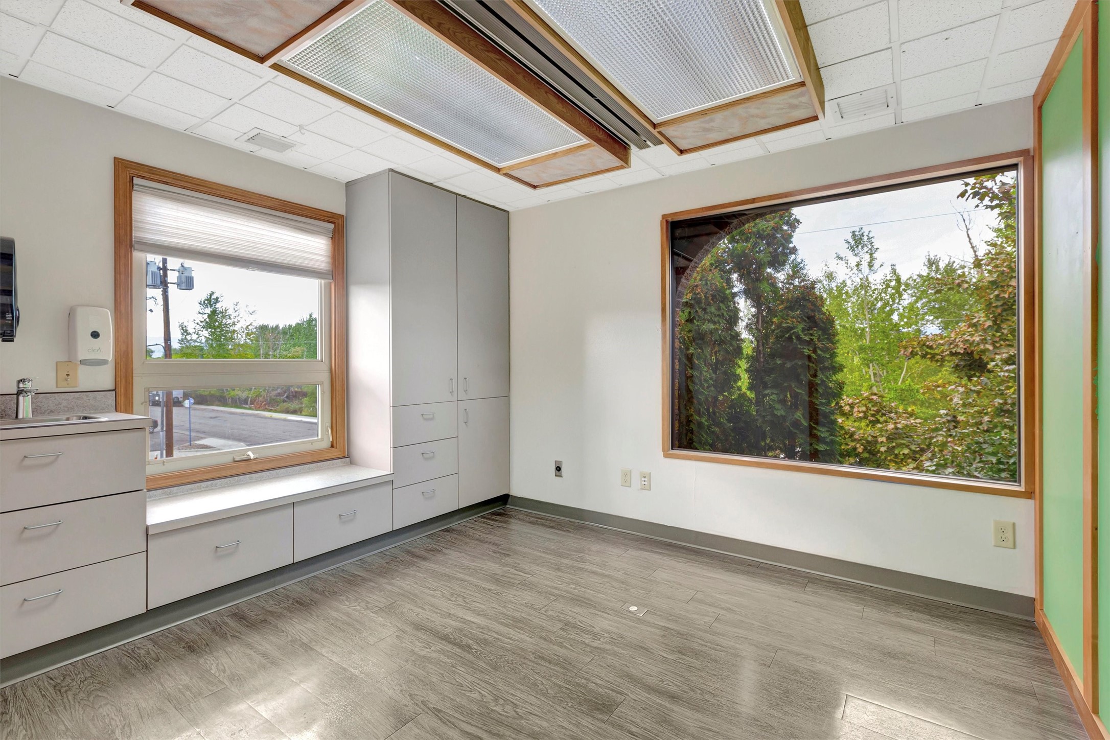 690 Sw Higgins Avenue E&f Property Photo 11