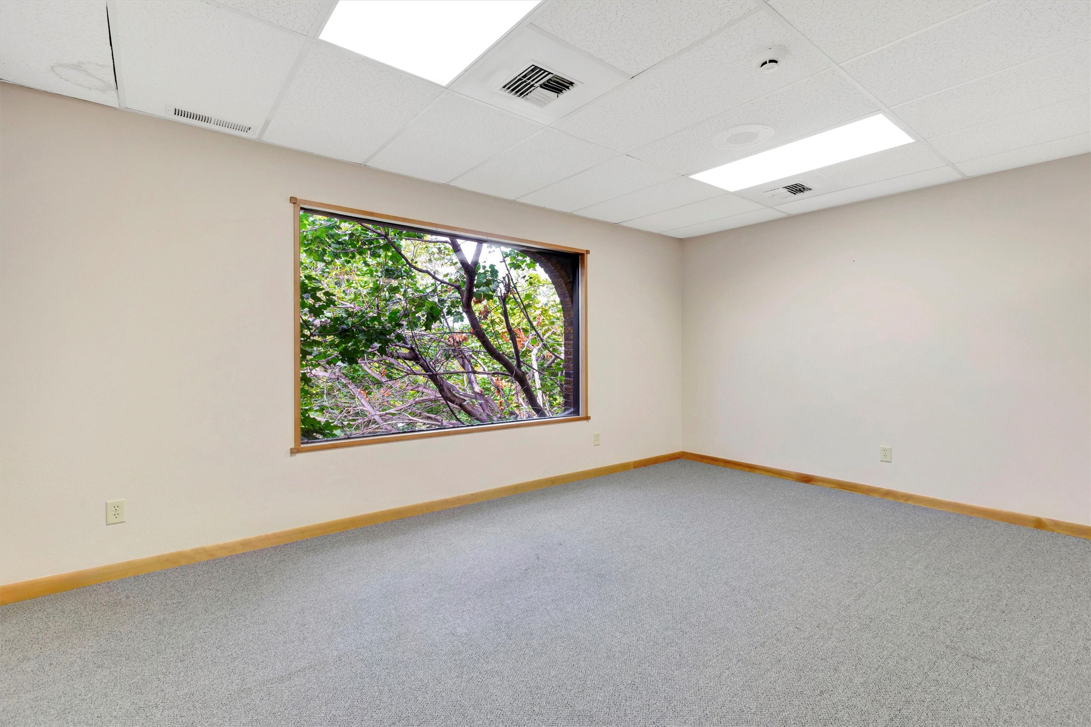690 Sw Higgins Avenue E&f Property Photo 27