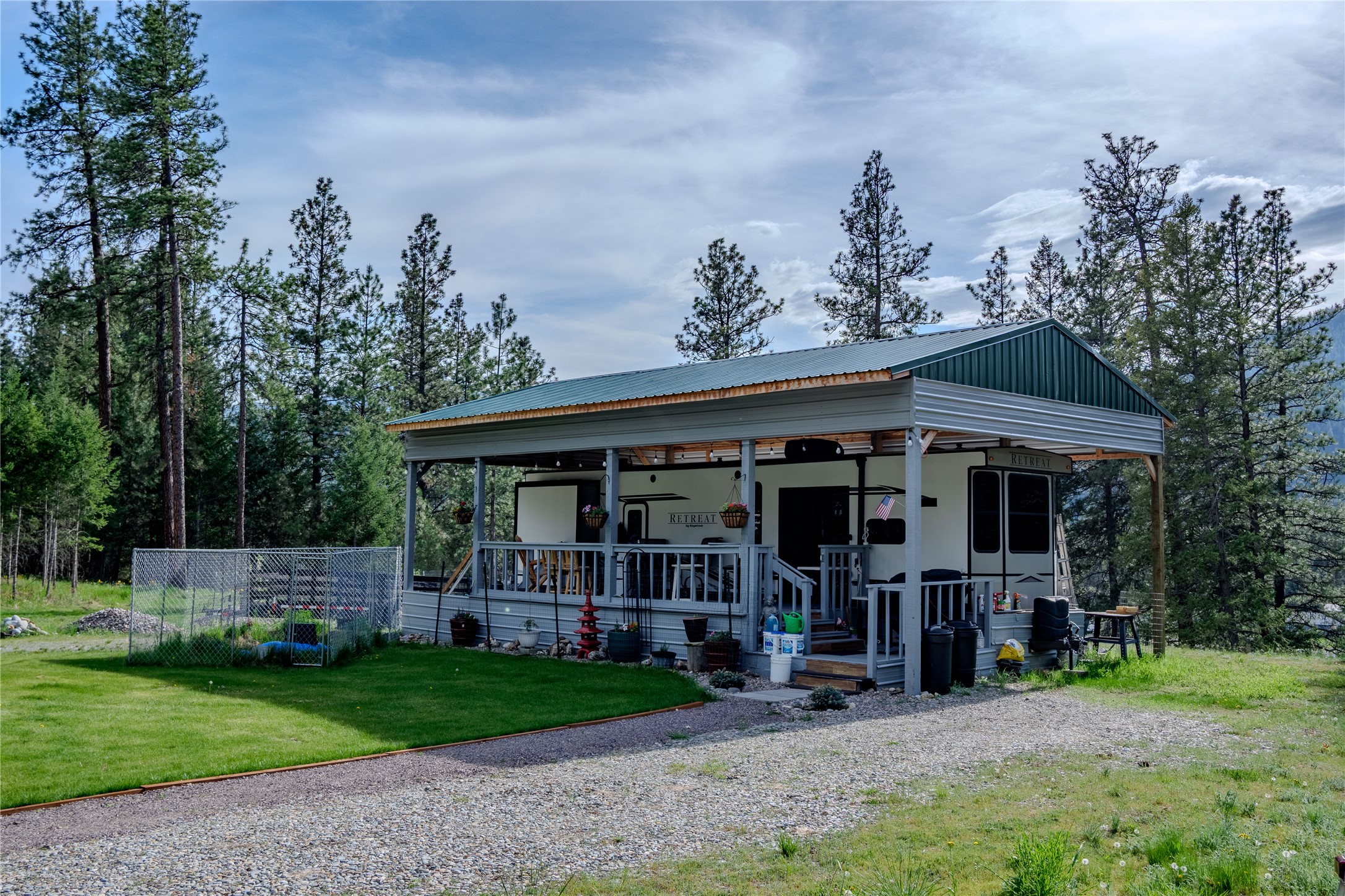 2577 Kootenai River Road Property Photo 1